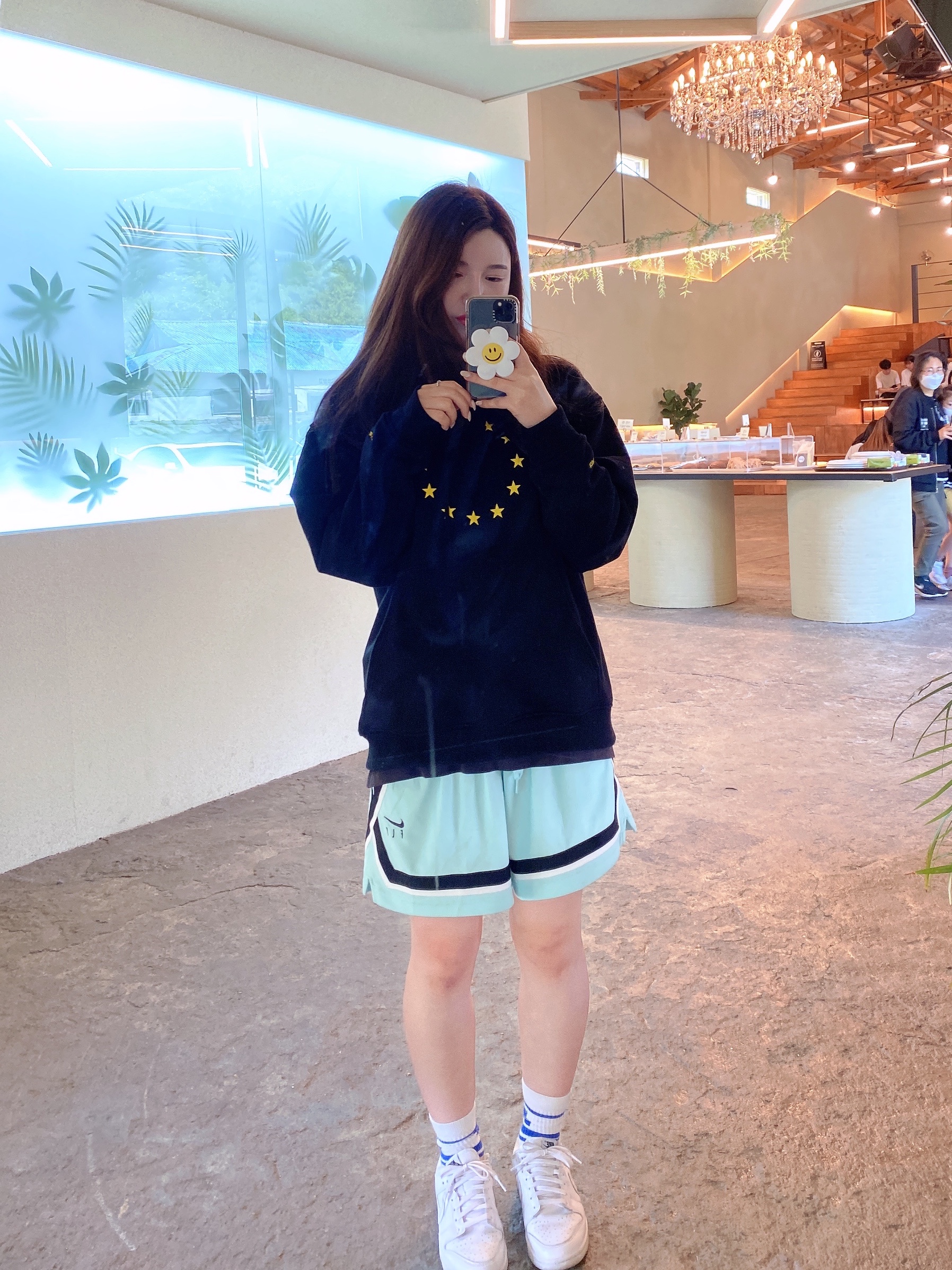 Souvenir Official Eunify Classic Hoodie Black 2022, Nike NSW Everyday Essential Crew Socks White Game Royal (3 Pack/Korean Ver.) 착용 스타일