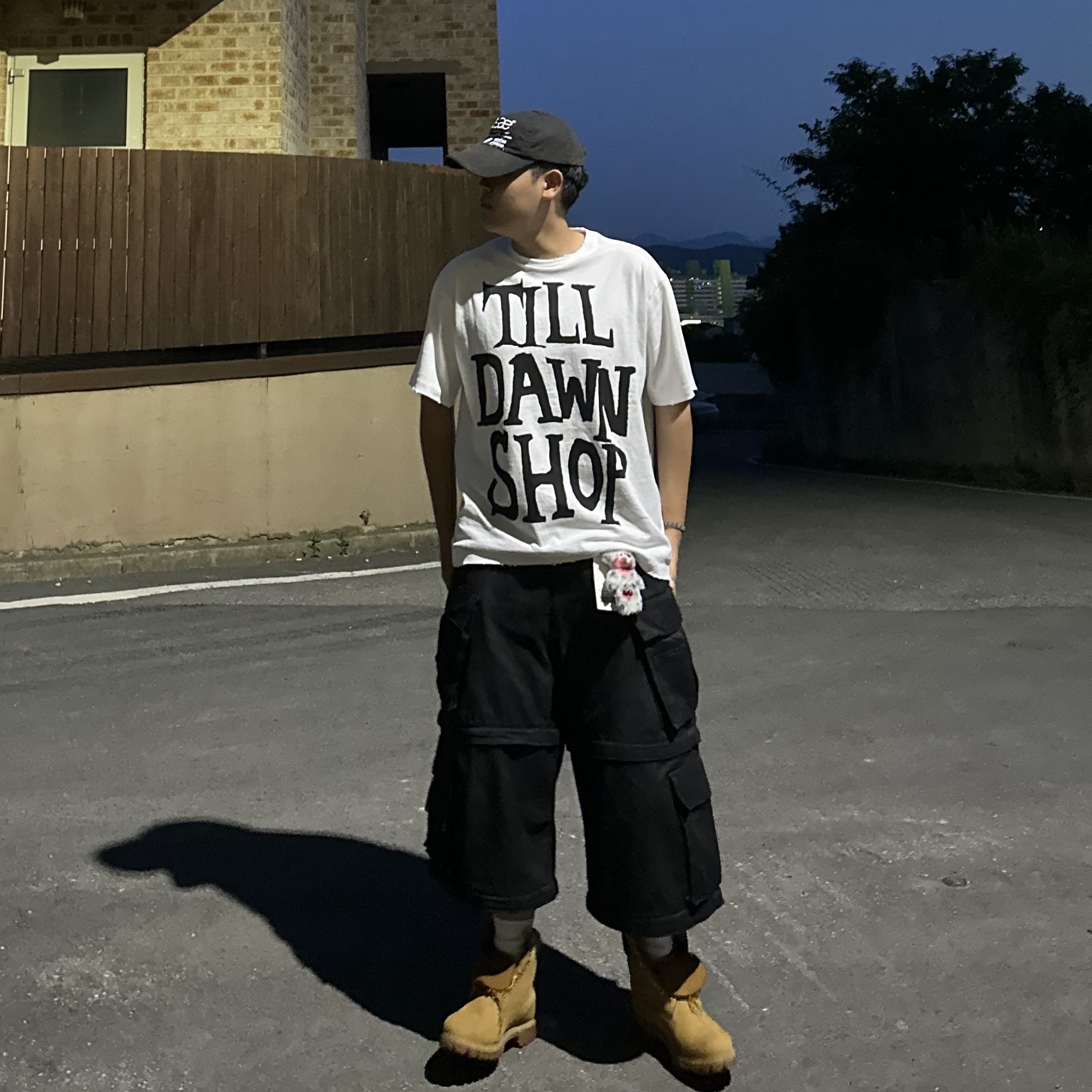 Project G/R Oversized Convertible Cargo Pants Coated Black 착용 스타일 - 5