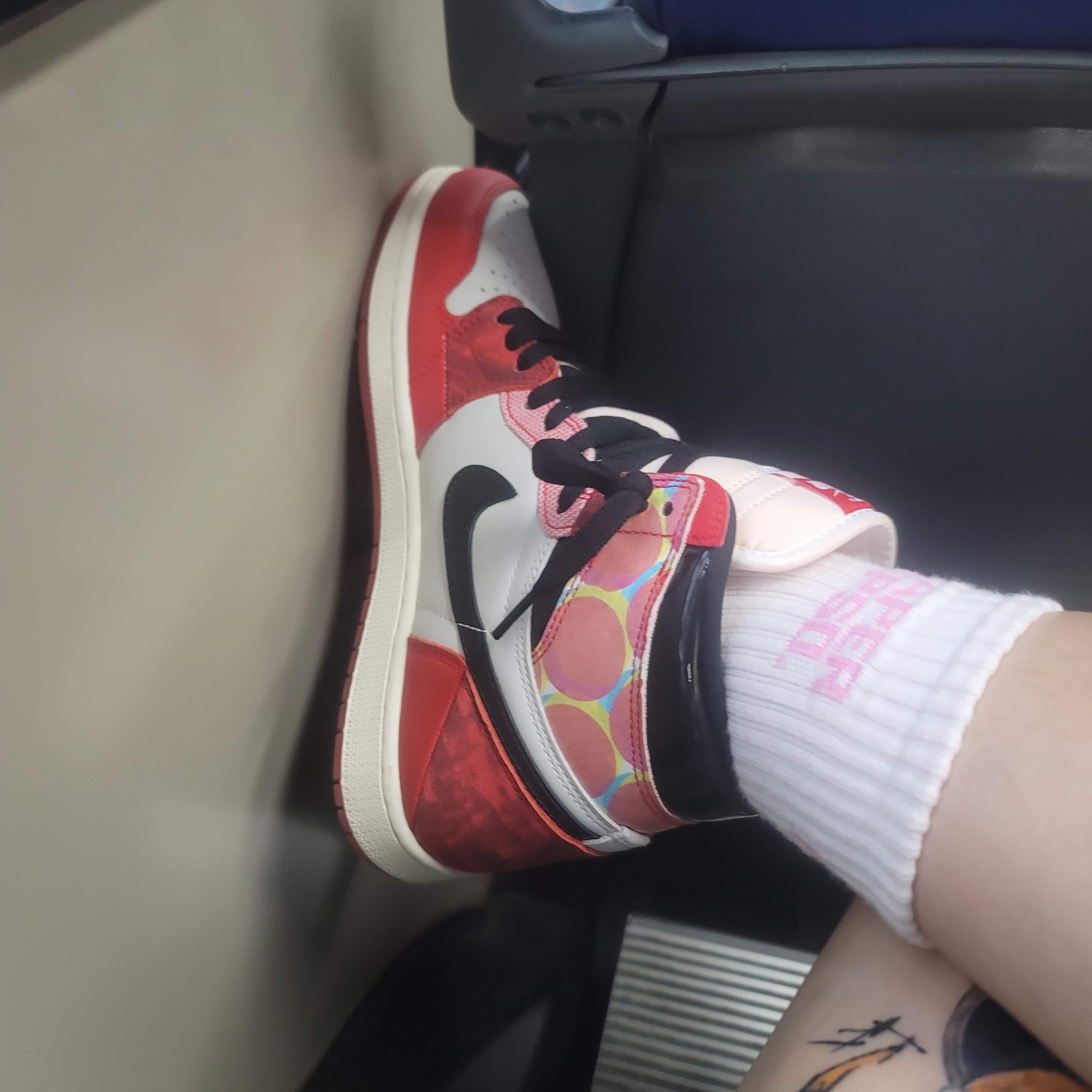 Jordan 1 Retro High Spider-Man Next Chapter 착용 스타일 - 3
