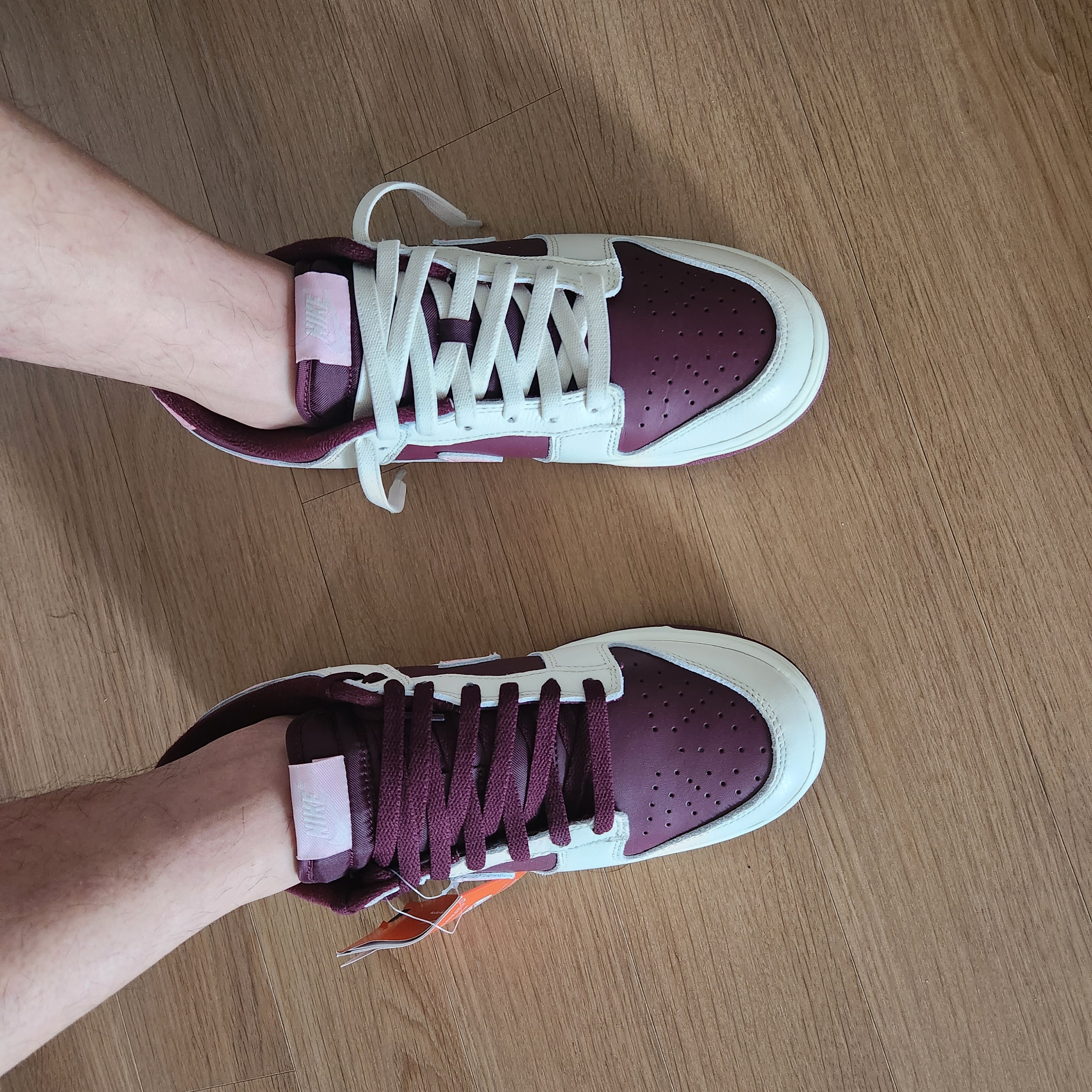 NIke Dunk Low Retro Night Maroon and Medium Soft Pink 착용 스타일 - 5