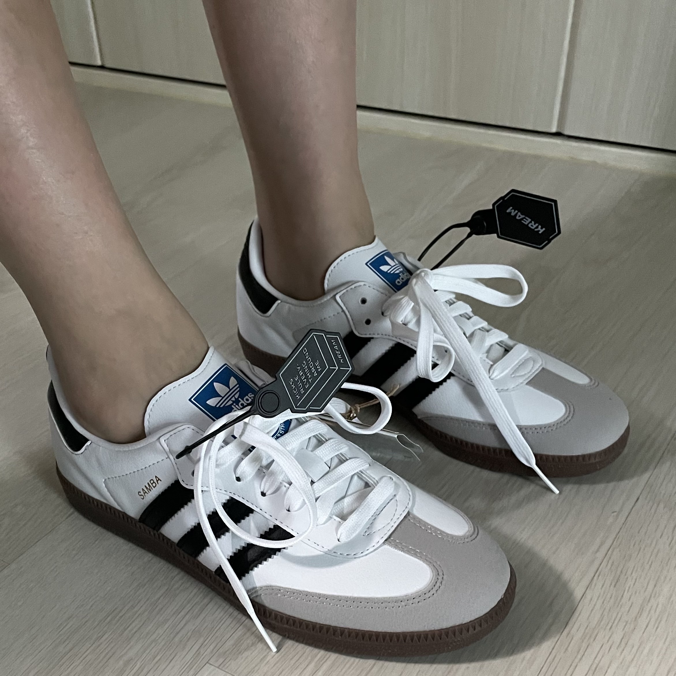 Adidas Samba Vegan White Black 착용 스타일