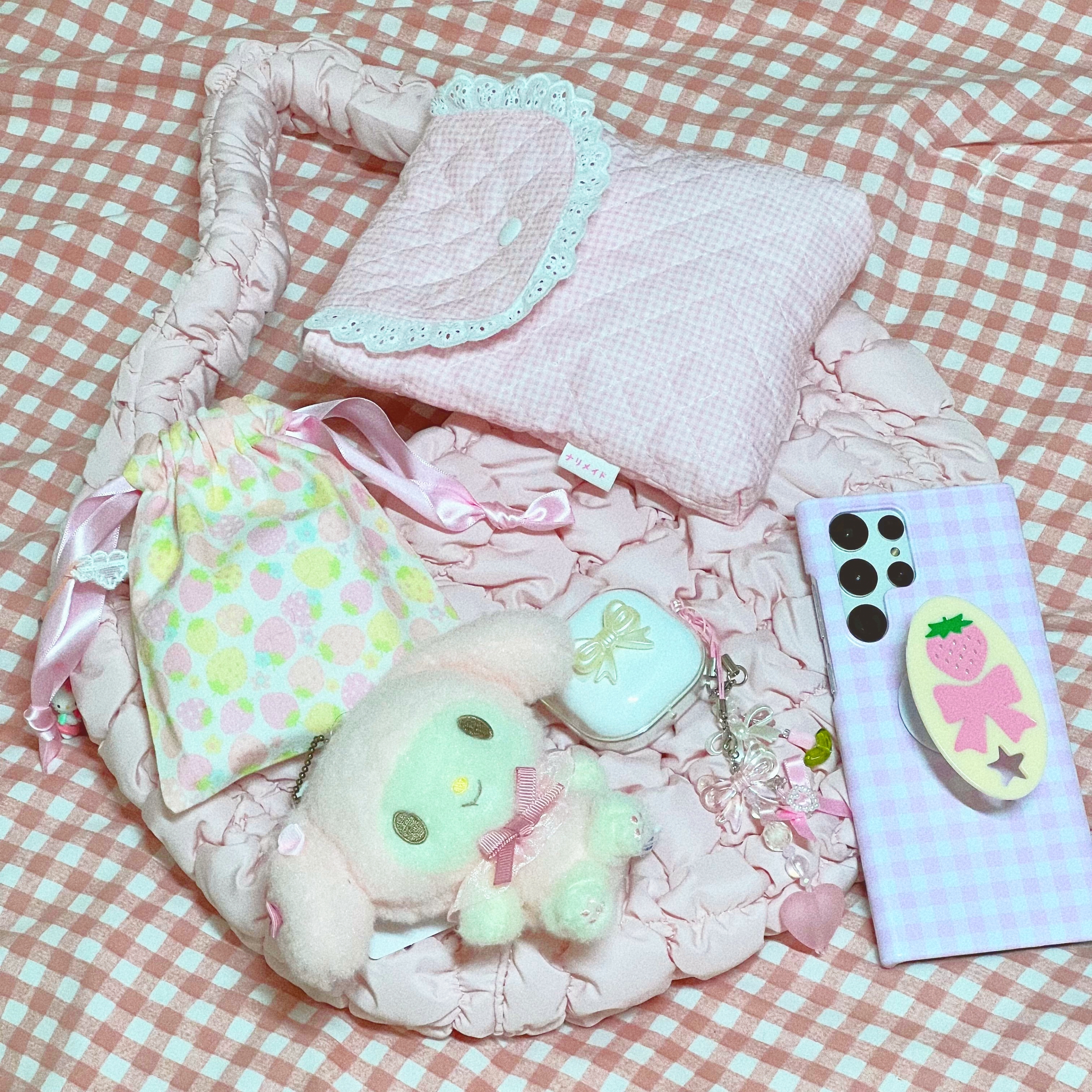 COS Quilted Mini Bag Pink 착용 스타일