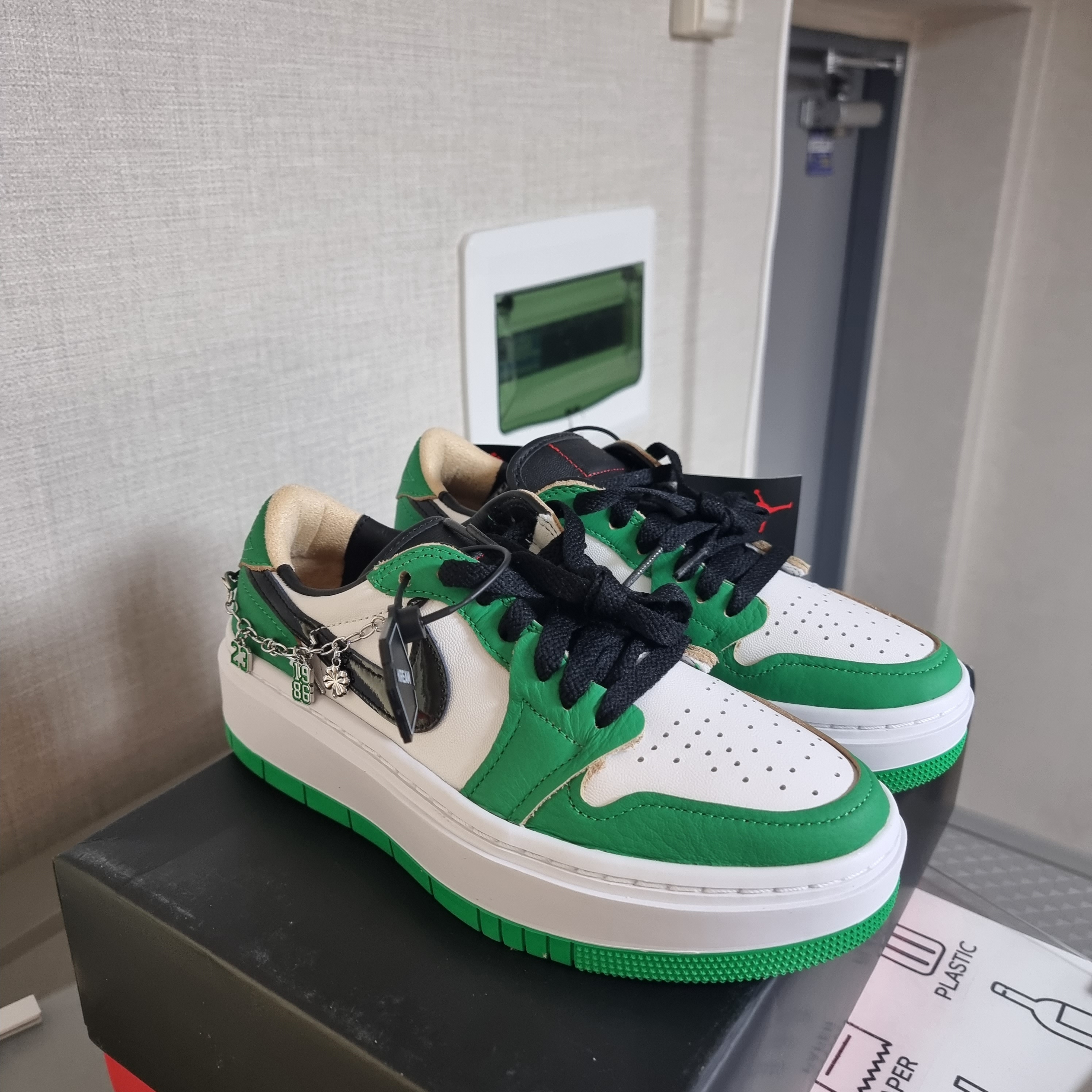 (W) Jordan 1 Elevate Low SE Lucky Green 착용 스타일