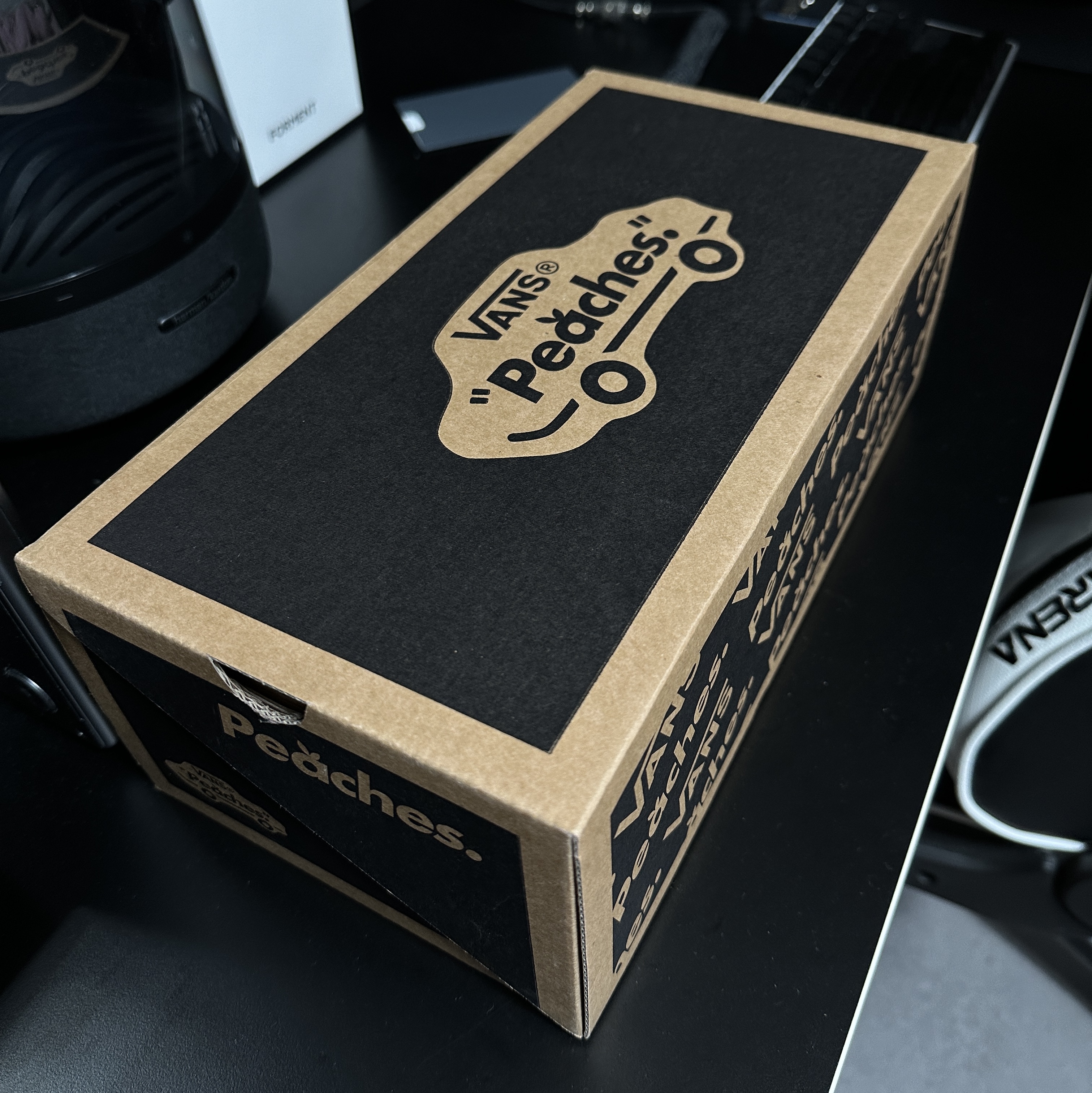 Vans x Peaches. Knu-Skool Black Pink (Special Box) 착용 스타일 - 4