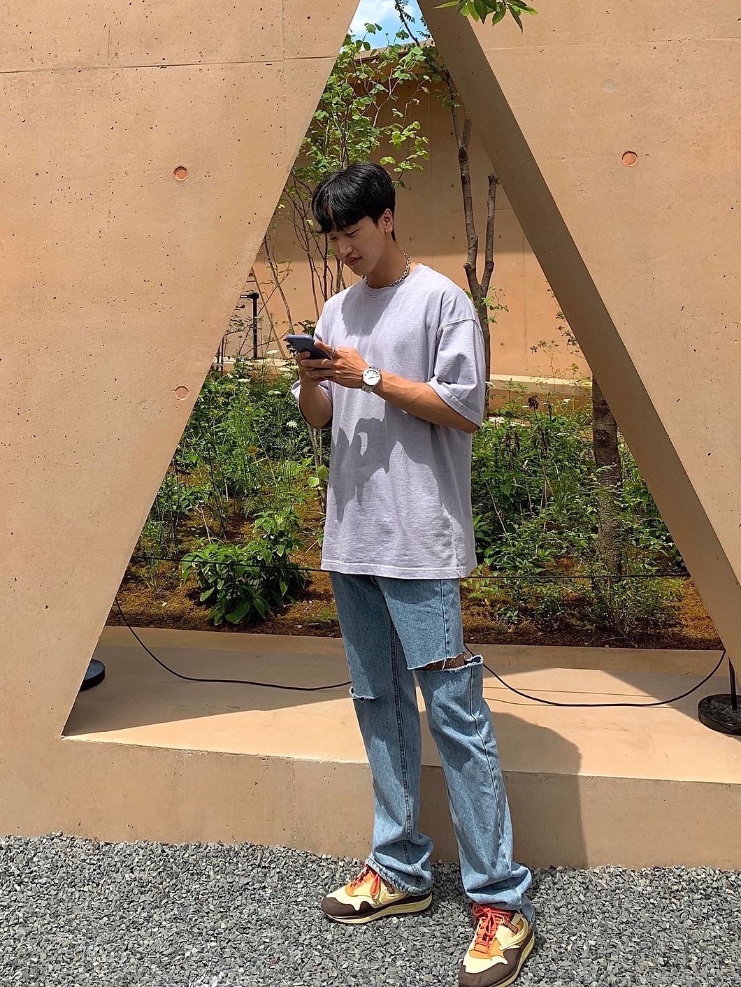 나이키 x 트래비스 스캇 에어맥스 1 캑터스 브라운 착용 스타일 - 1