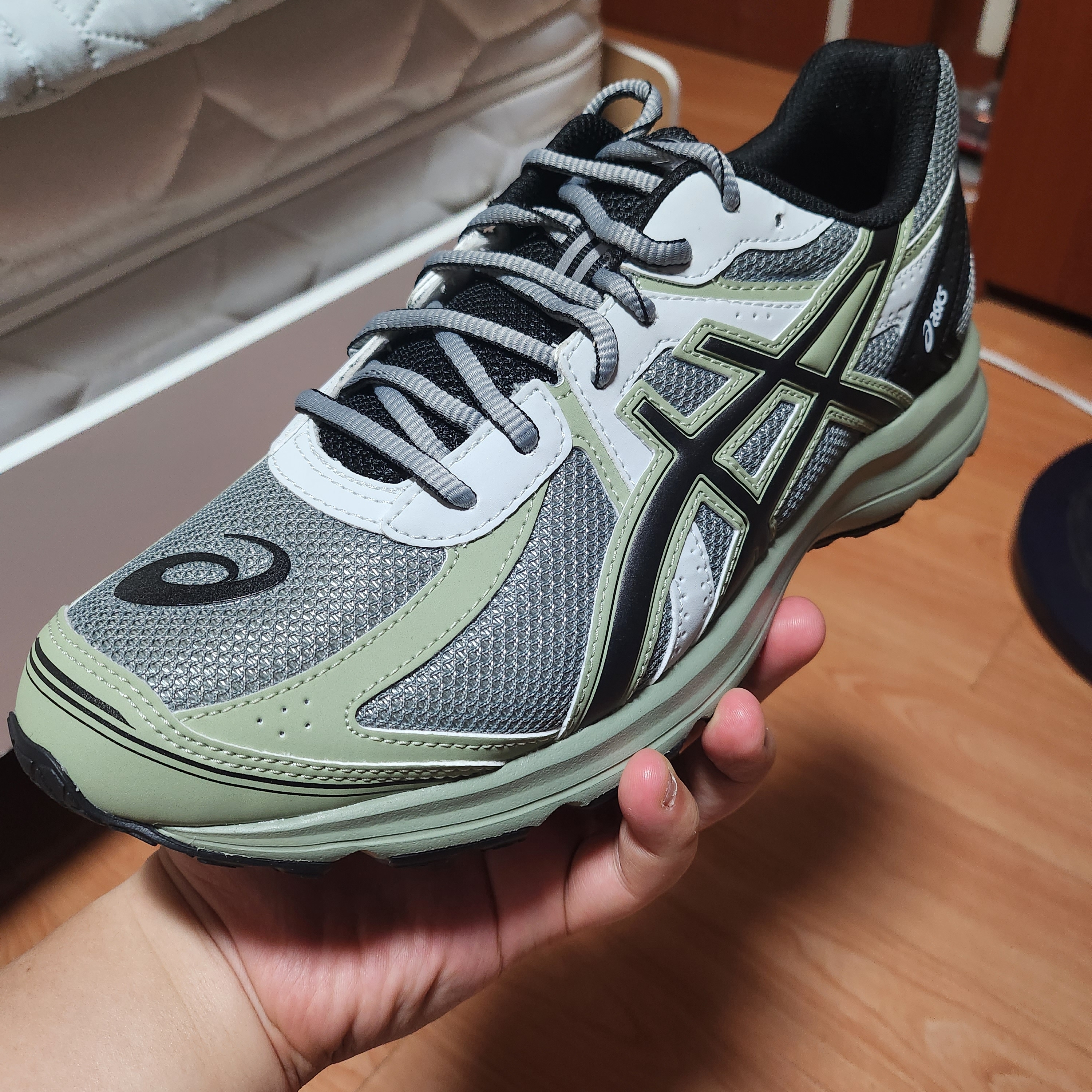 Asics Jog 100 S Sheet Rock - 2E Wide 착용 스타일 - 2