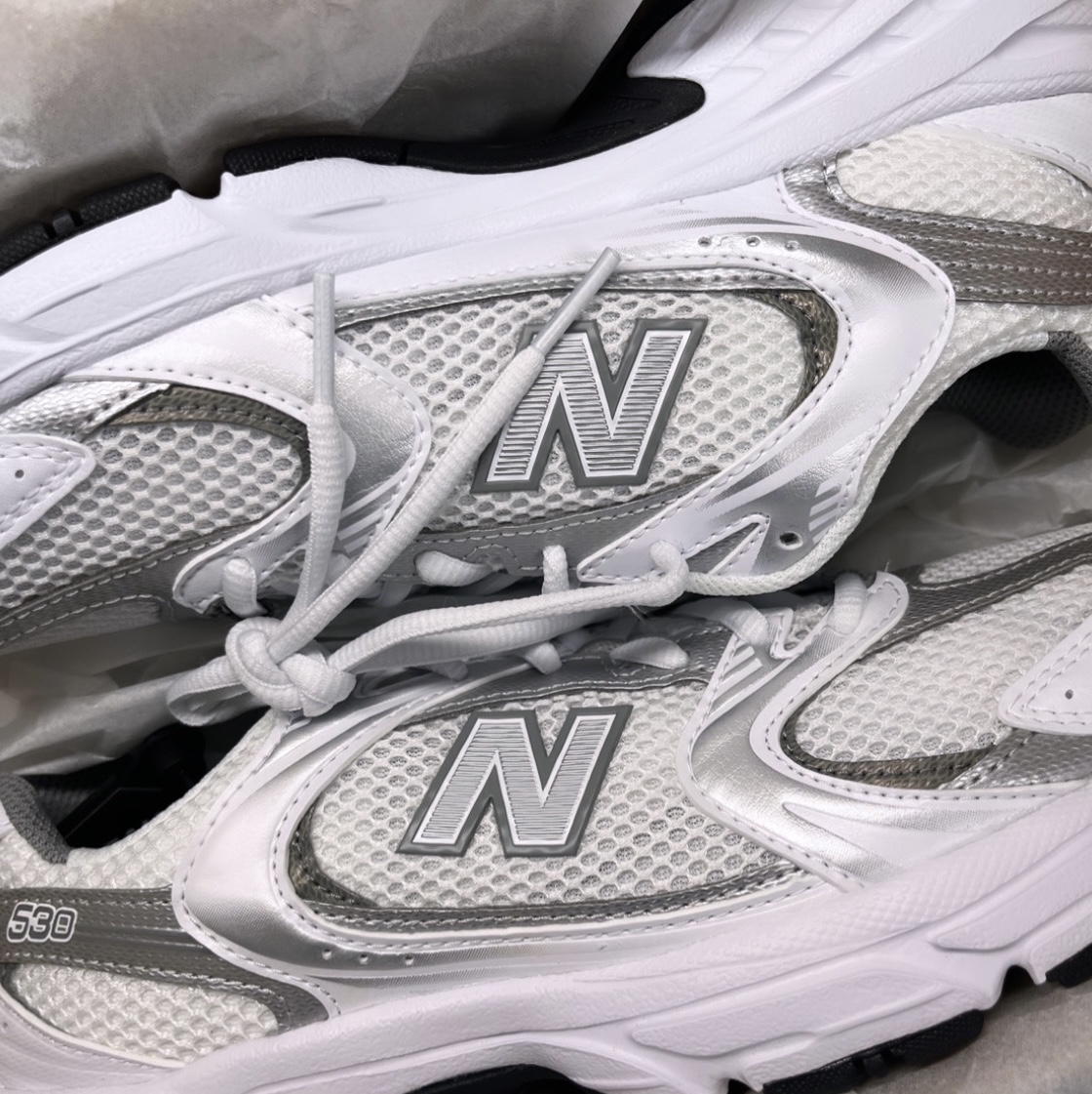 New Balance 530 White Silver 착용 스타일