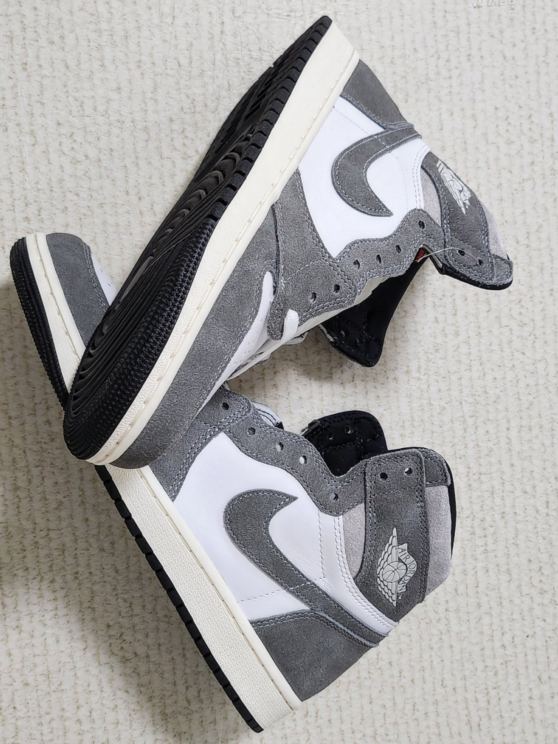 Jordan 1 Retro High OG Black and Smoke Grey 착용 스타일
