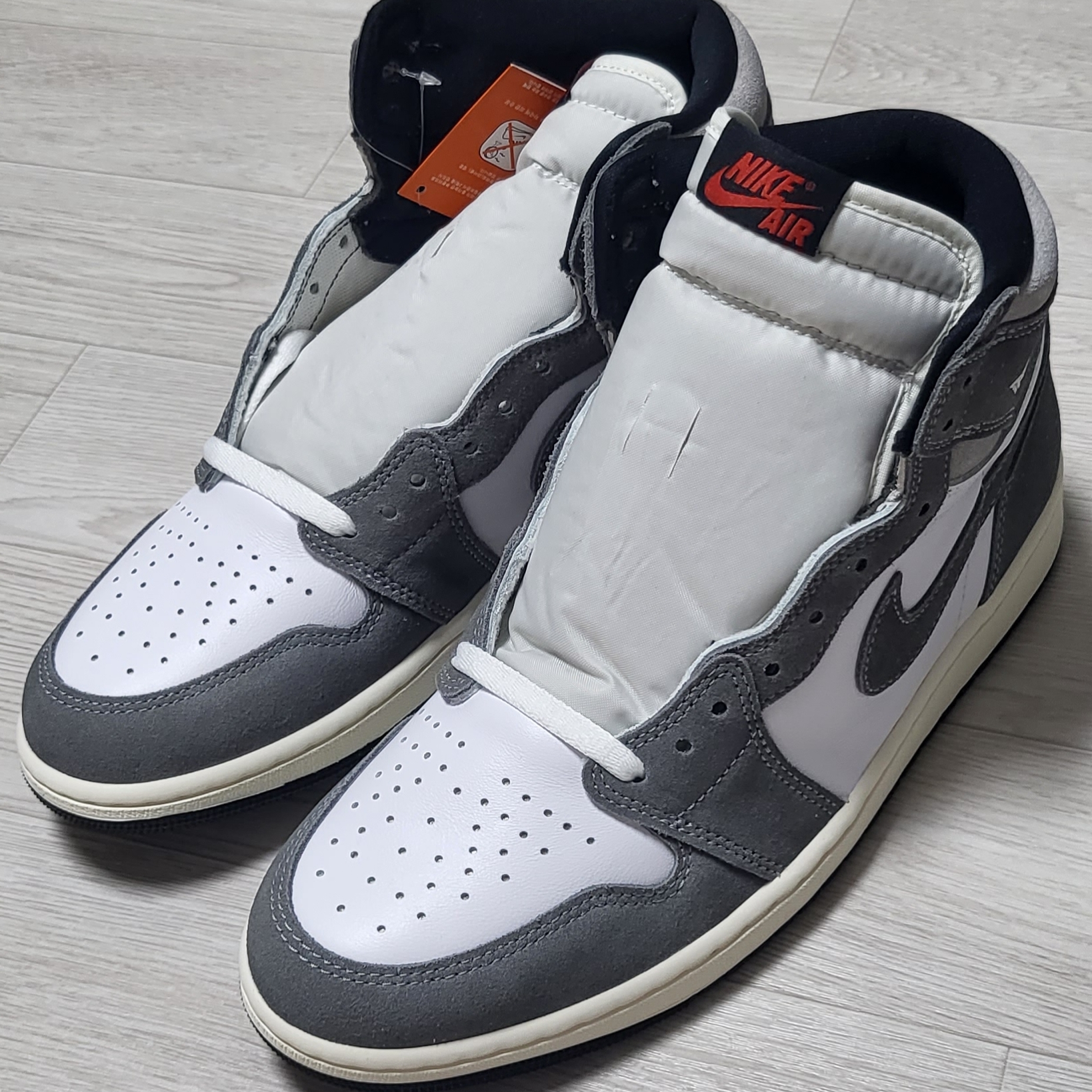 Jordan 1 Retro High OG Black and Smoke Grey 착용 스타일