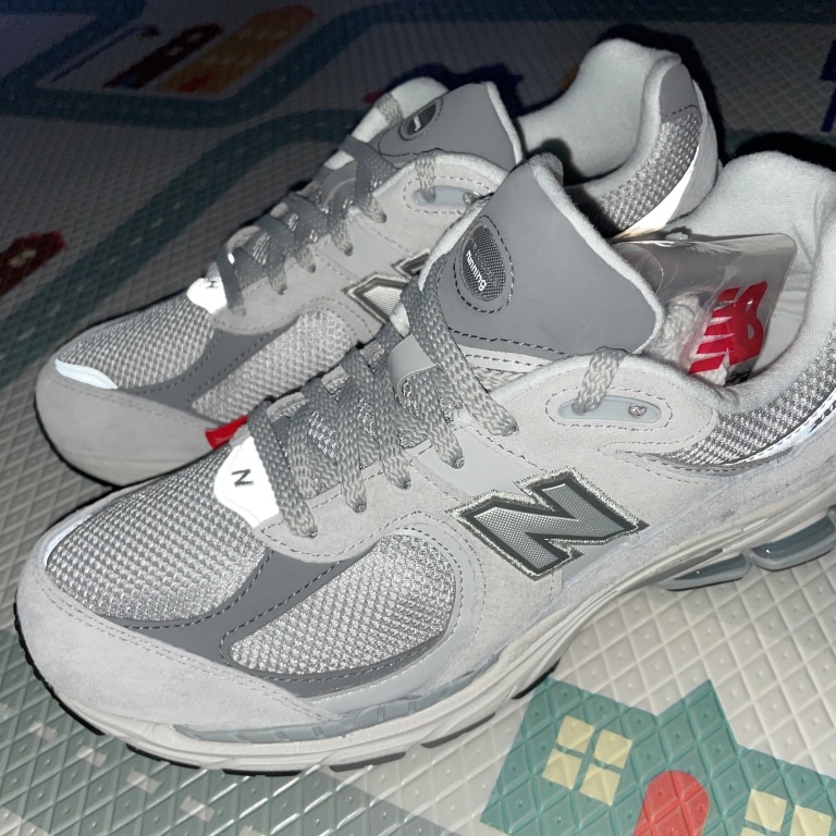 New Balance 2002R T2 Gray 착용 스타일
