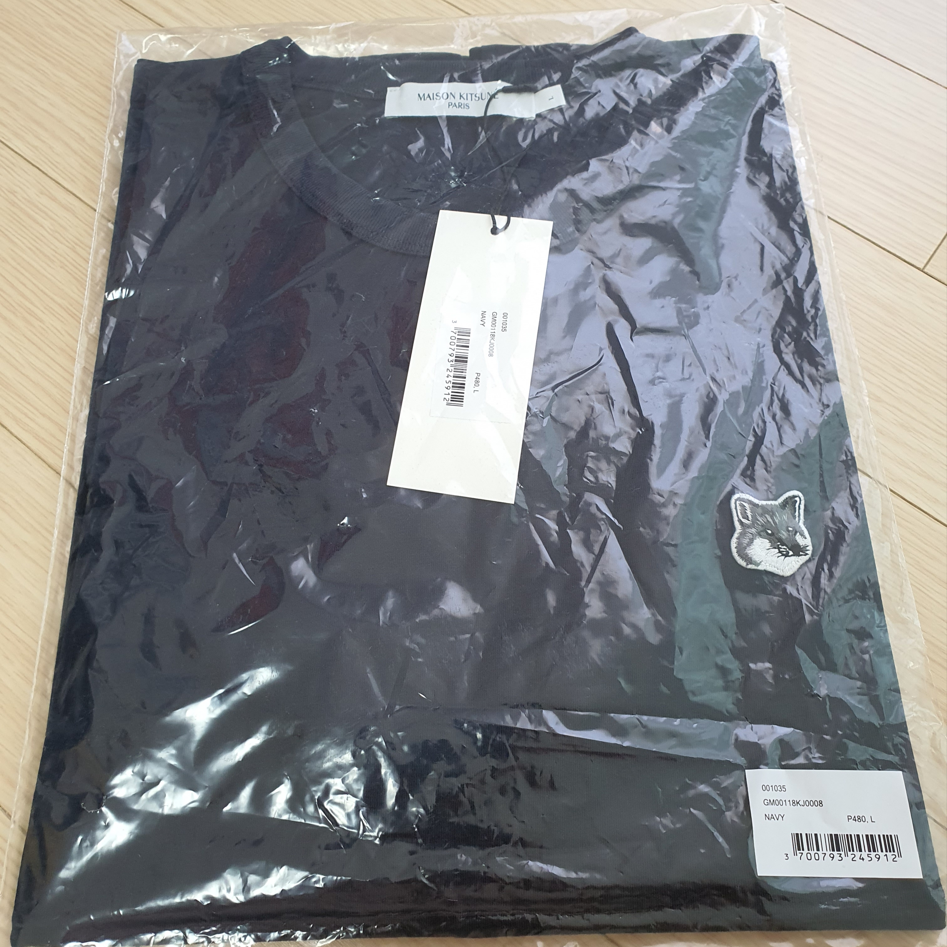 Maison Kitsune Grey Fox Head Patch Classic T-Shirt Navy 착용 스타일