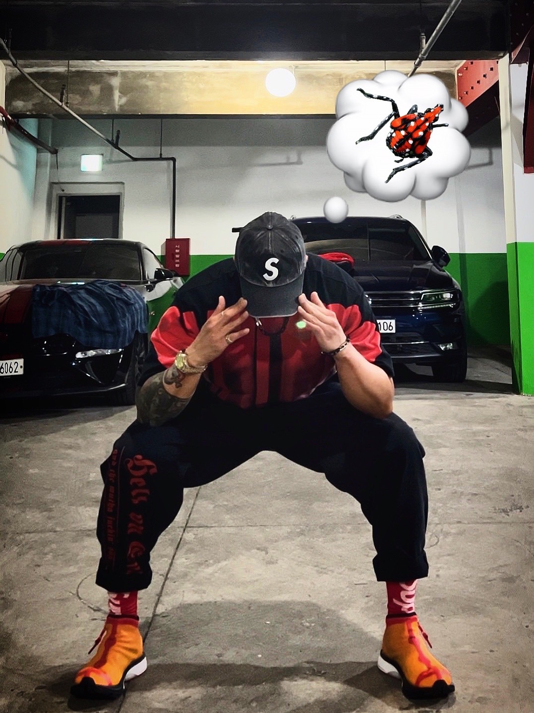 Supreme Pigment Canvas S Logo 6-Panel Black - 23SS, Supreme Bleed Logo S/S Top Black - 20FW 착용 스타일 - 1