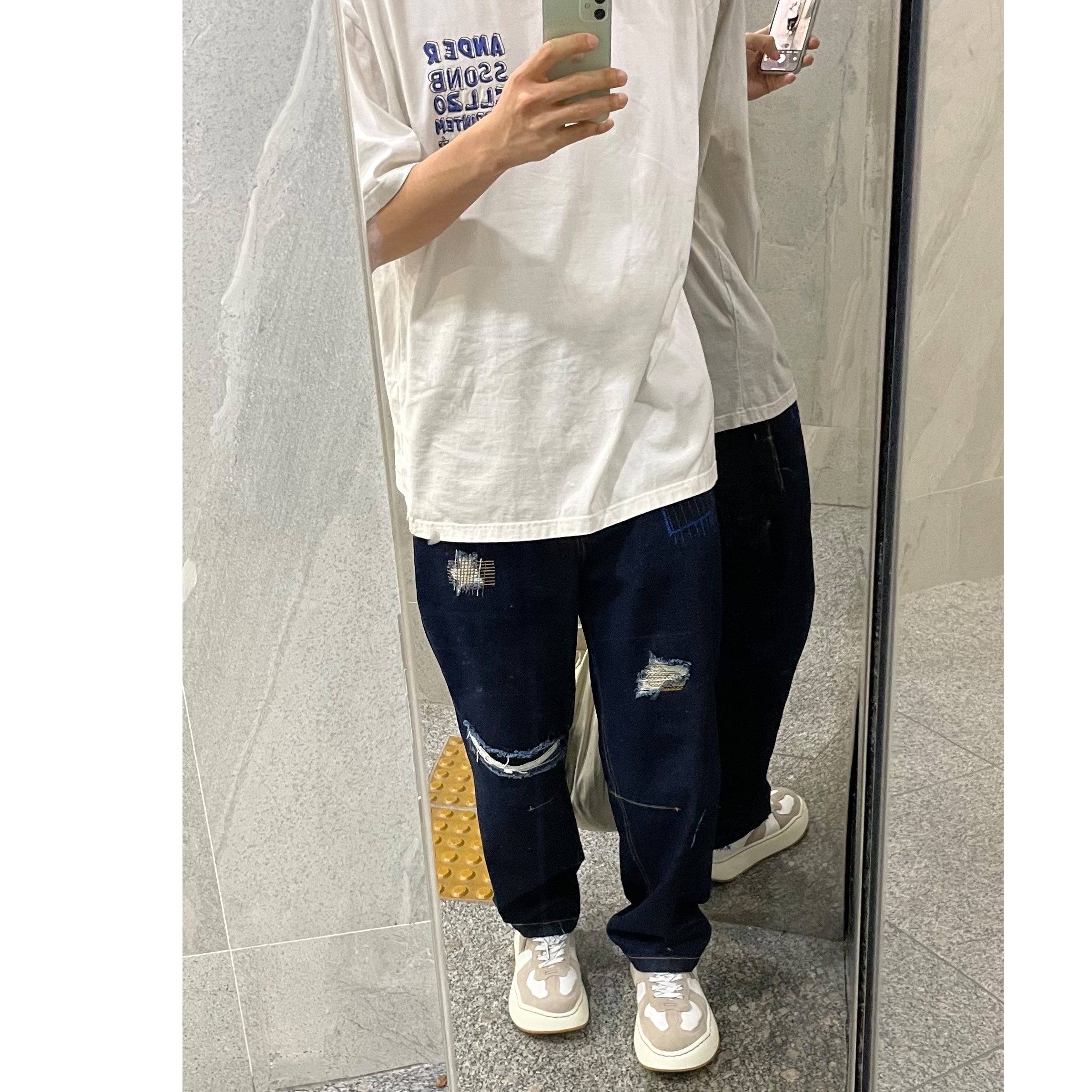 Ader Error Log; Baus Off White 착용 스타일