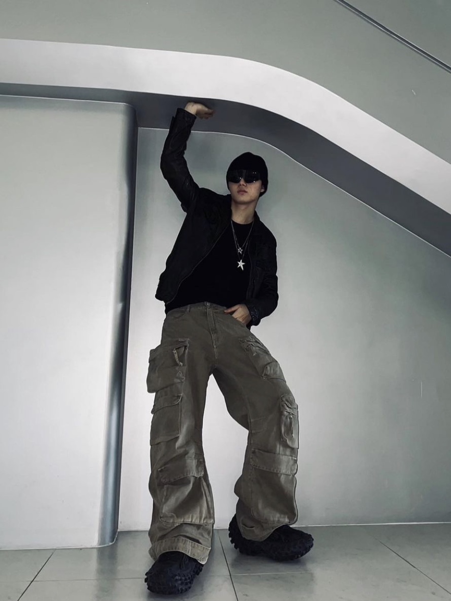 Balenciaga Defender Sneakers Black 착용 스타일 - 1