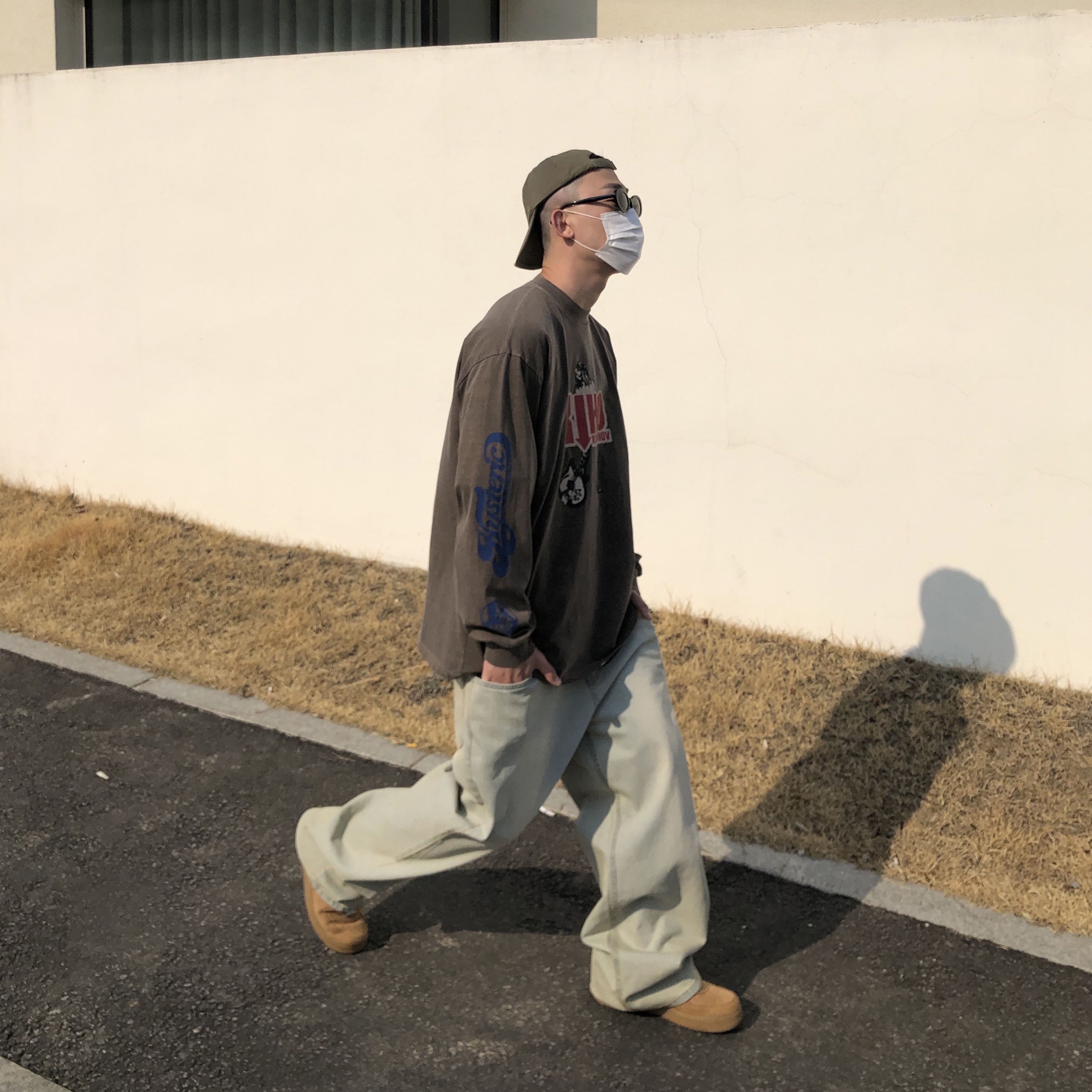 (W) Balenciaga Political Campaign Destroyed Cap Khaki, Nike x Supreme Air Force 1 Low Flax 착용 스타일 - 2