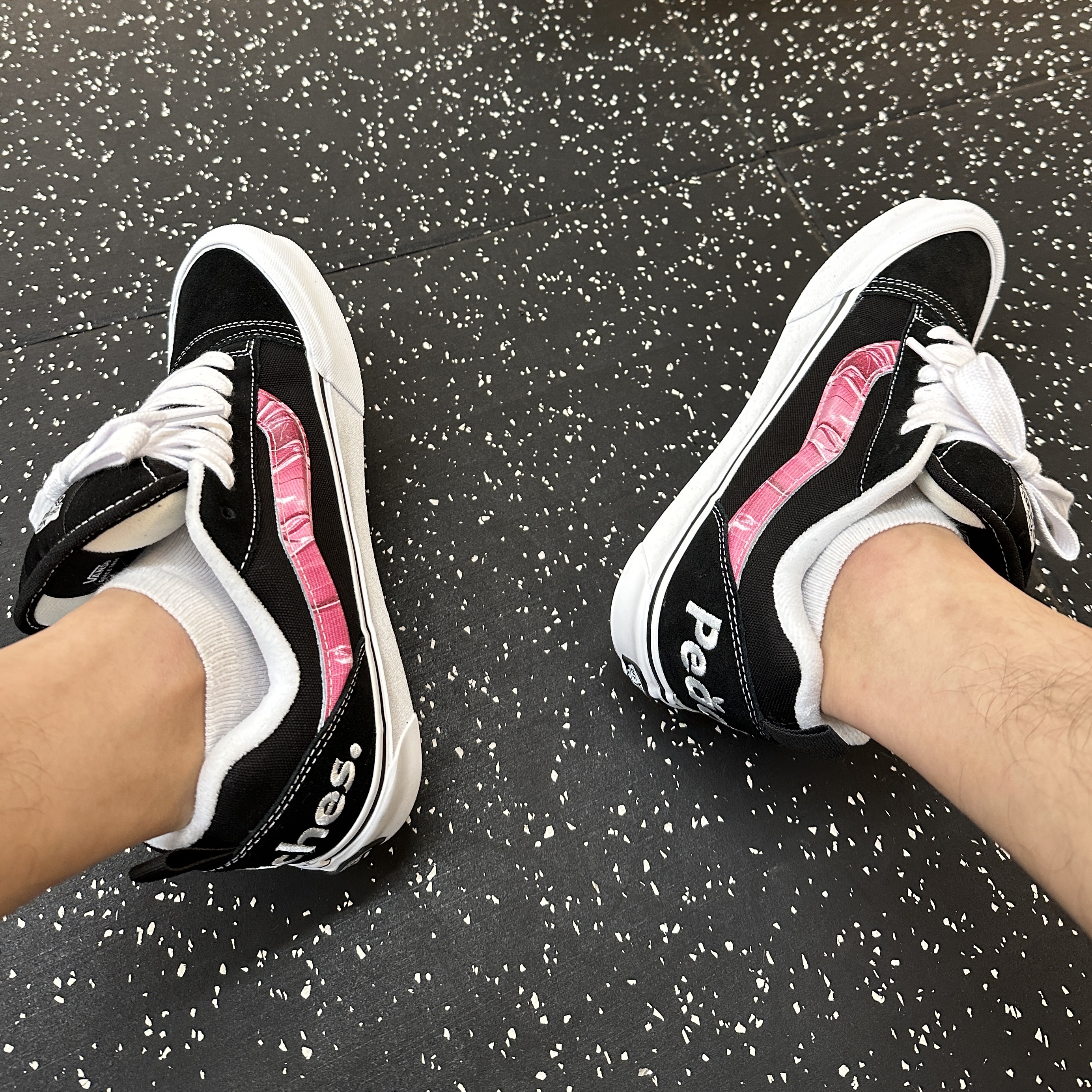 Vans x Peaches. Knu-Skool Black Pink (Special Box) 착용 스타일 - 1