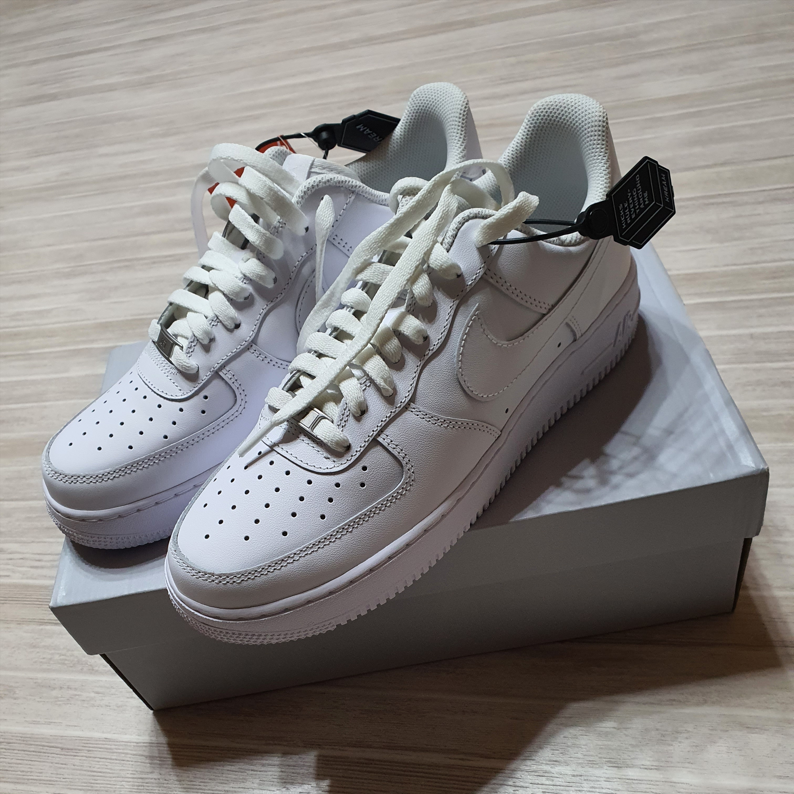 Nike Air Force 1 '07 Low White 착용 스타일