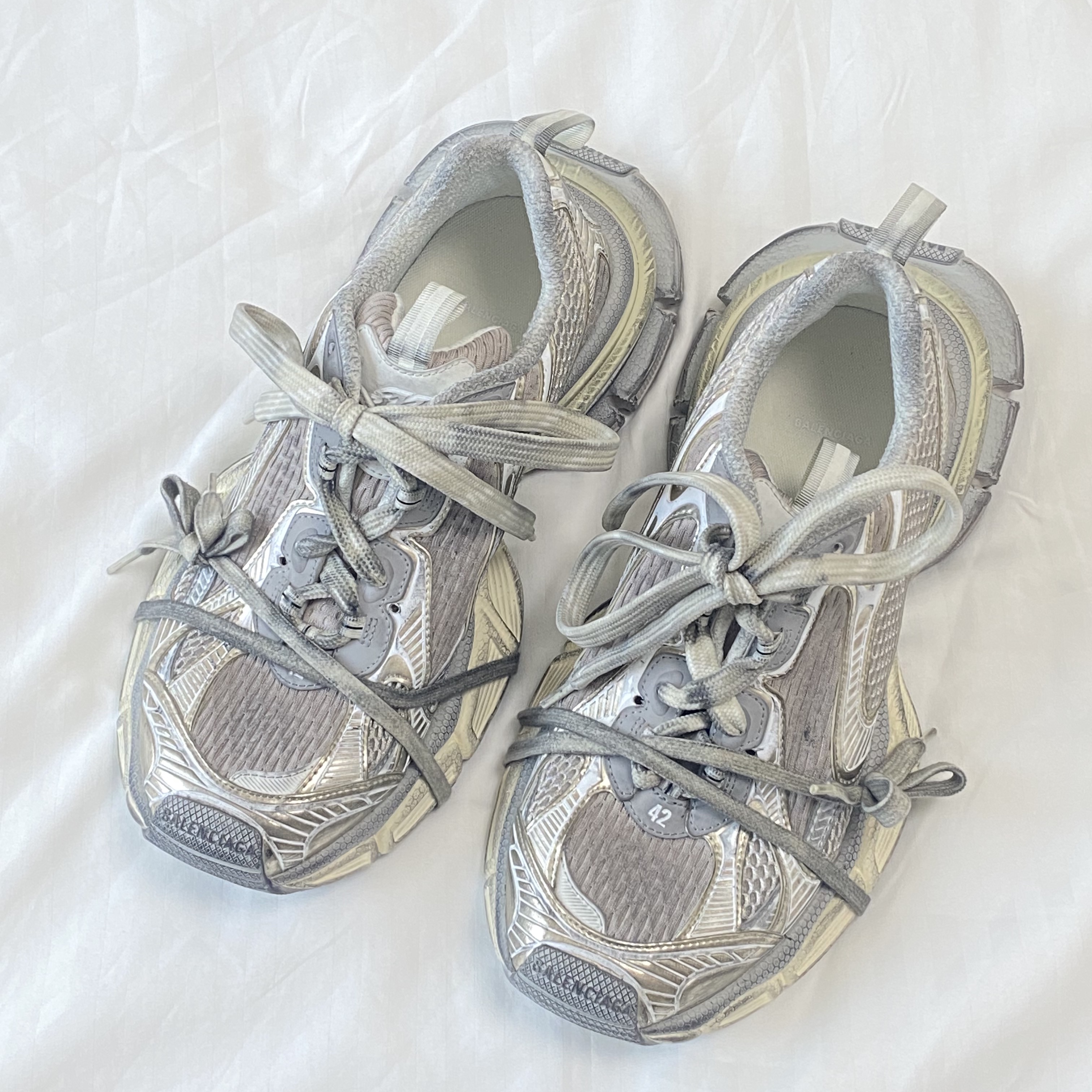Balenciaga 3XL Sneakers Light Beige 착용 스타일 - 2