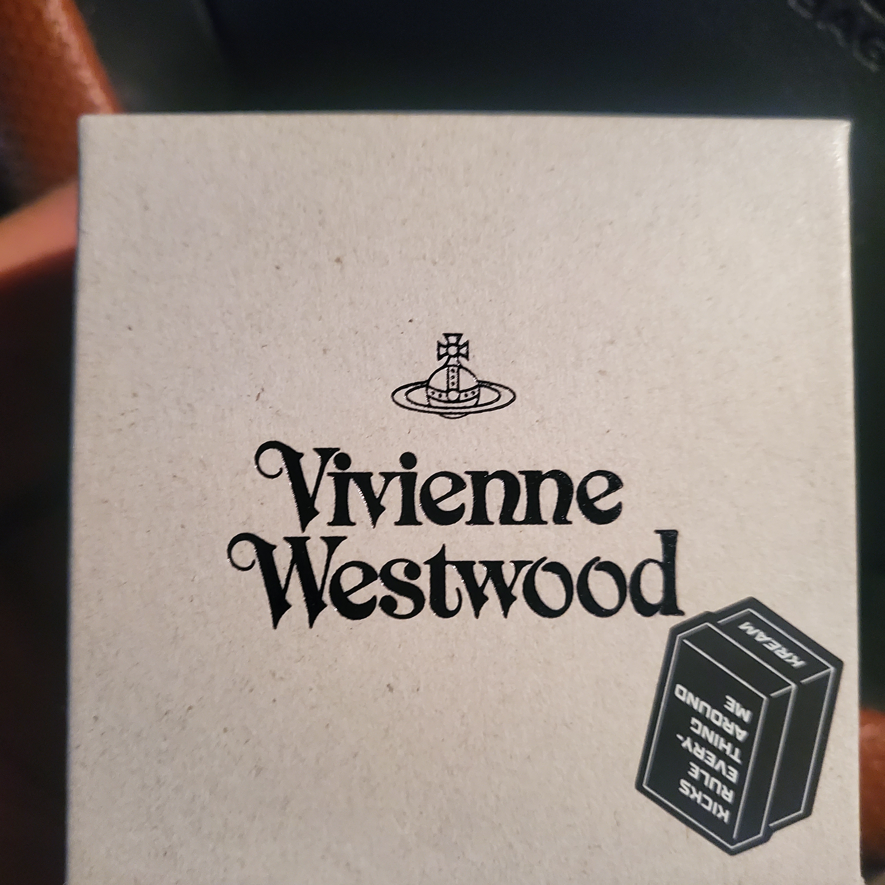 Vivienne Westwood Mini Bas Relief Choker Silver 착용 스타일