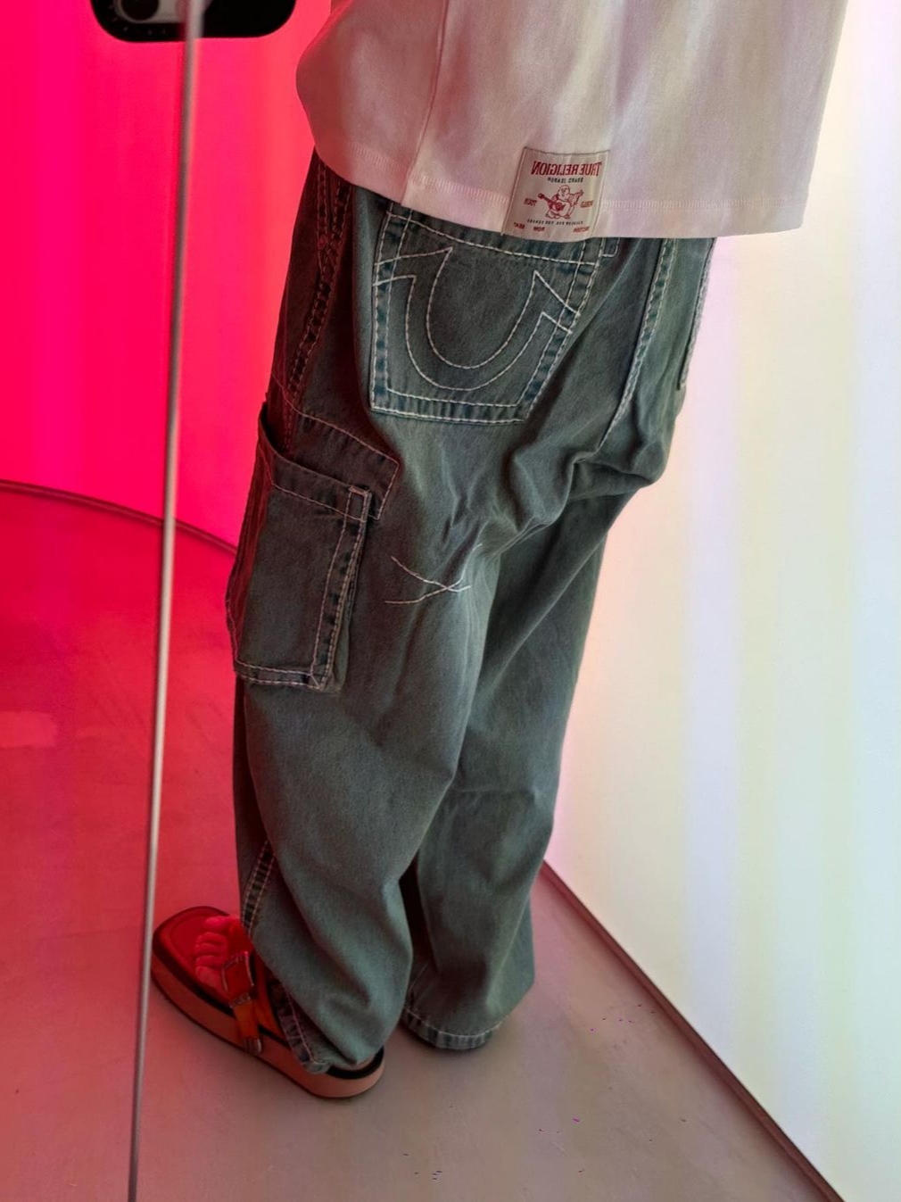 True Religion Vision Logo T-Shirt White, True Religion Vision Logo T-Shirt Melange Grey 착용 스타일 - 2