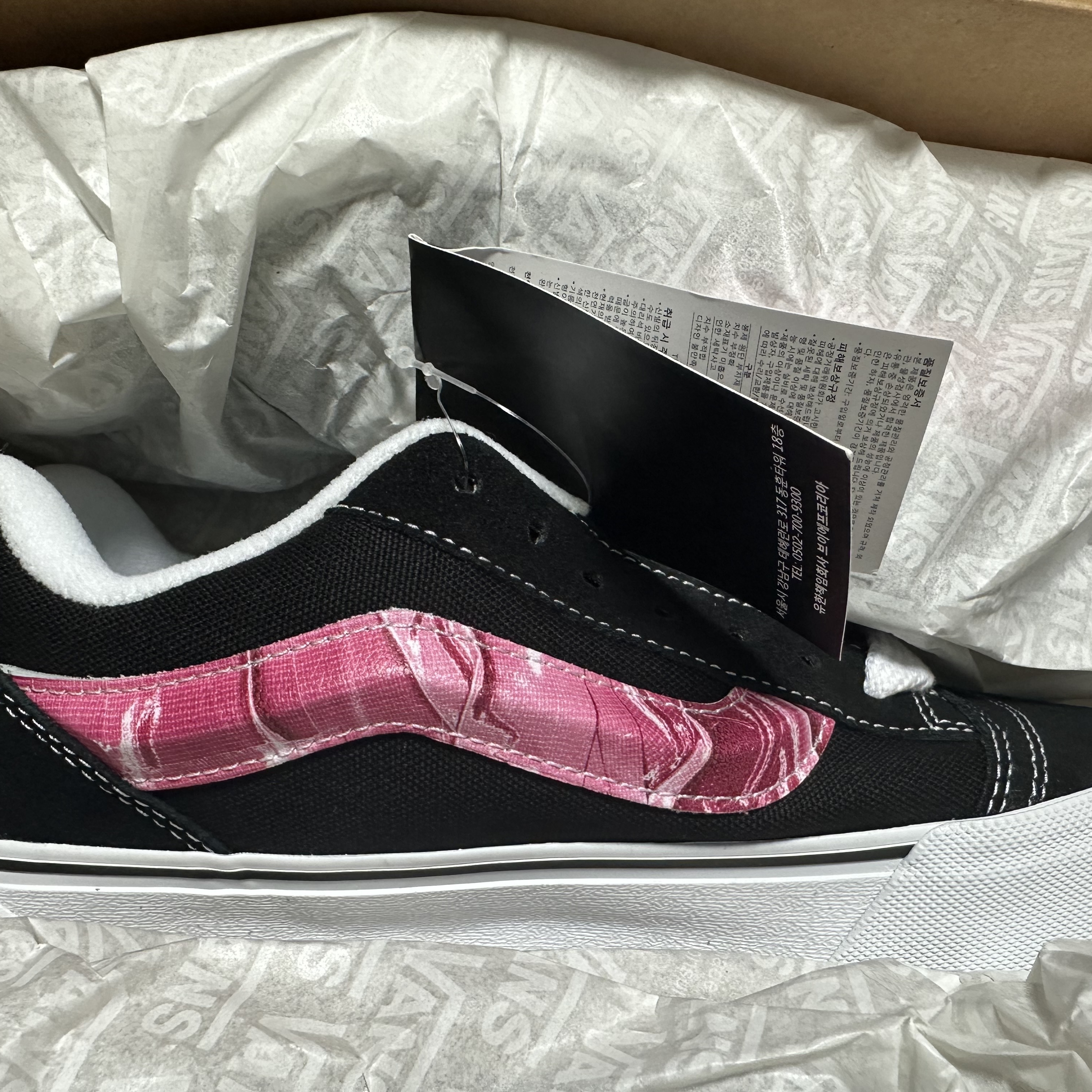 Vans x Peaches. Knu-Skool Black Pink, Vans x Peaches. Knu-Skool Black Pink (Special Box) 착용 스타일 - 4