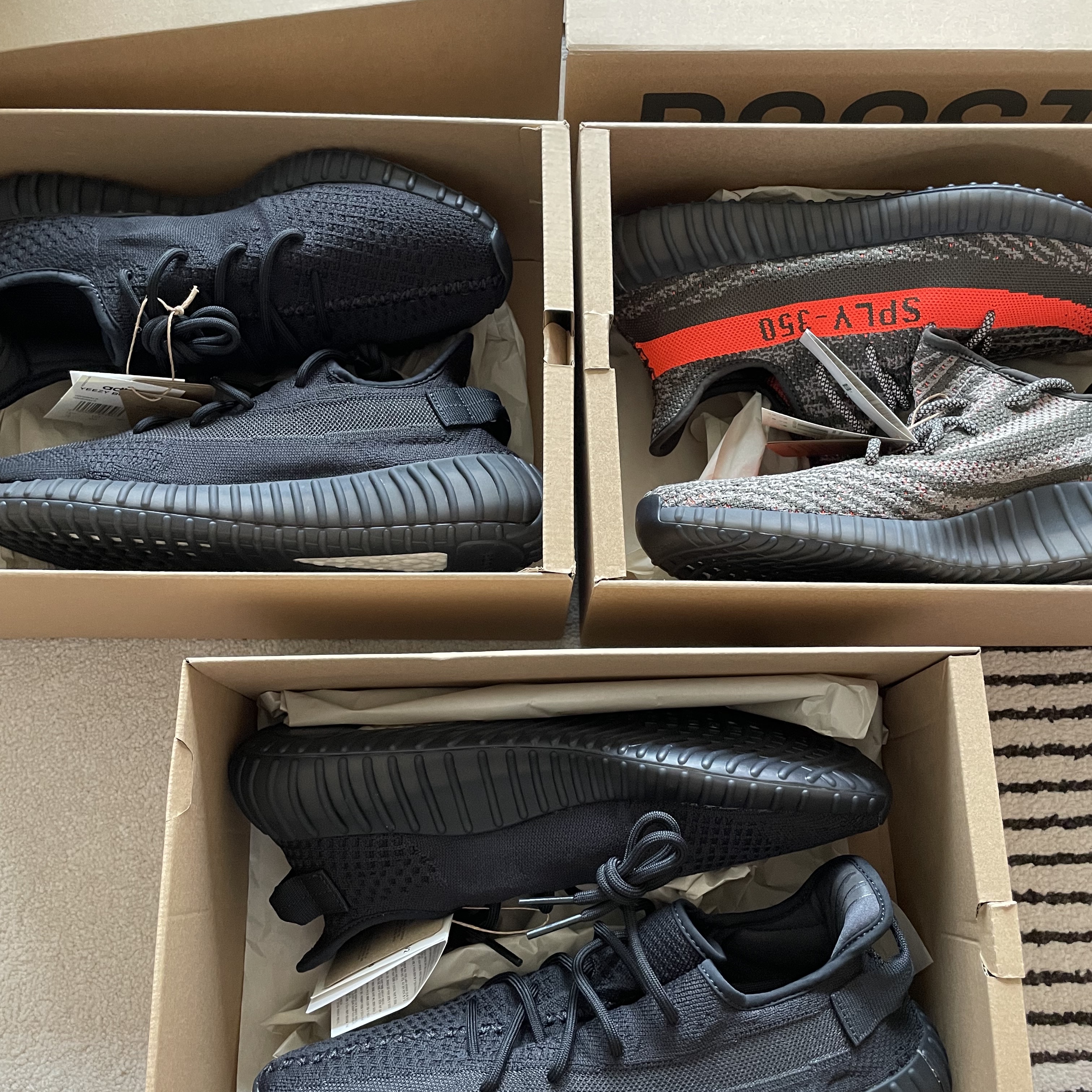 Adidas Yeezy Boost 350 V2 Carbon Beluga 착용 스타일