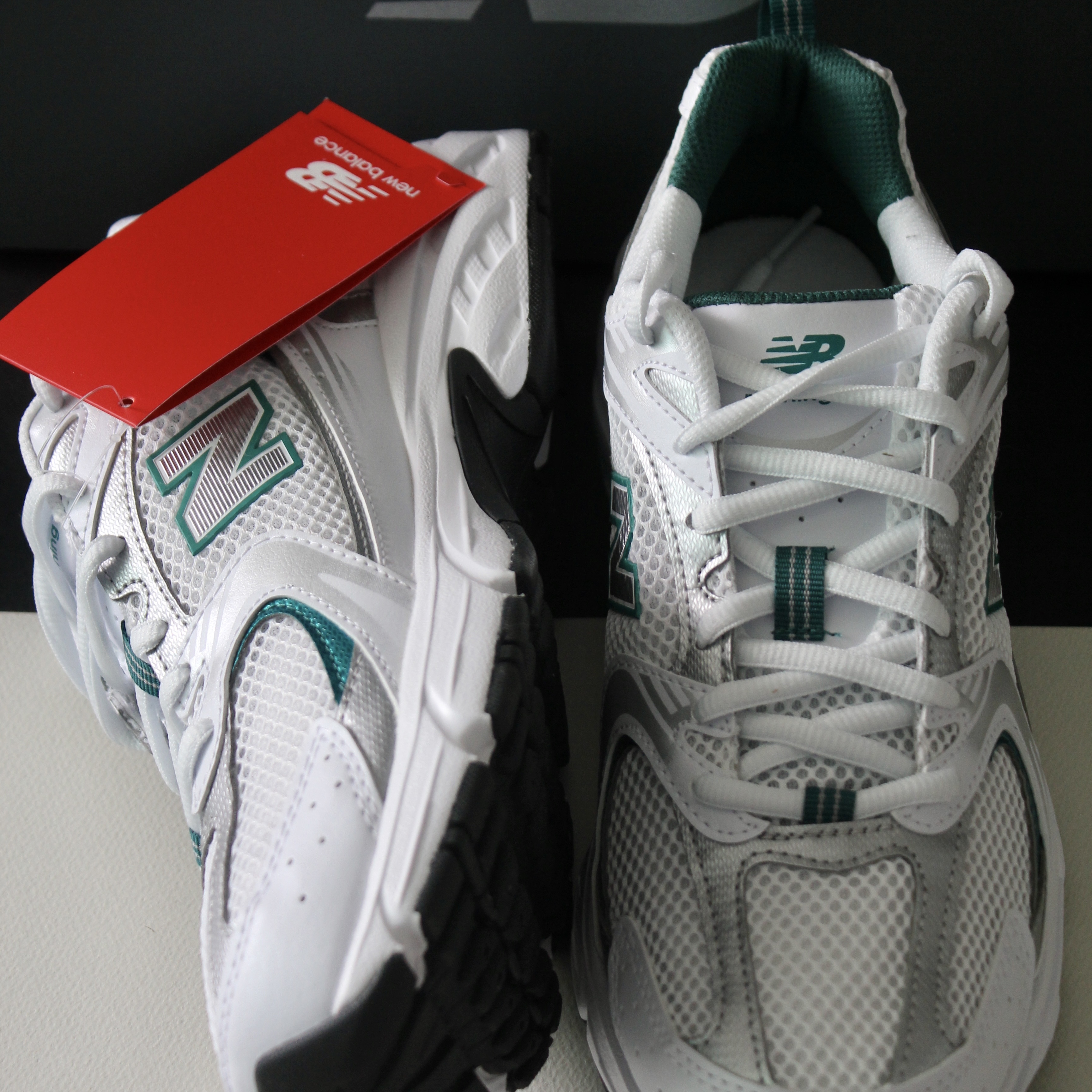 New Balance 530 White Mint 착용 스타일 - 2