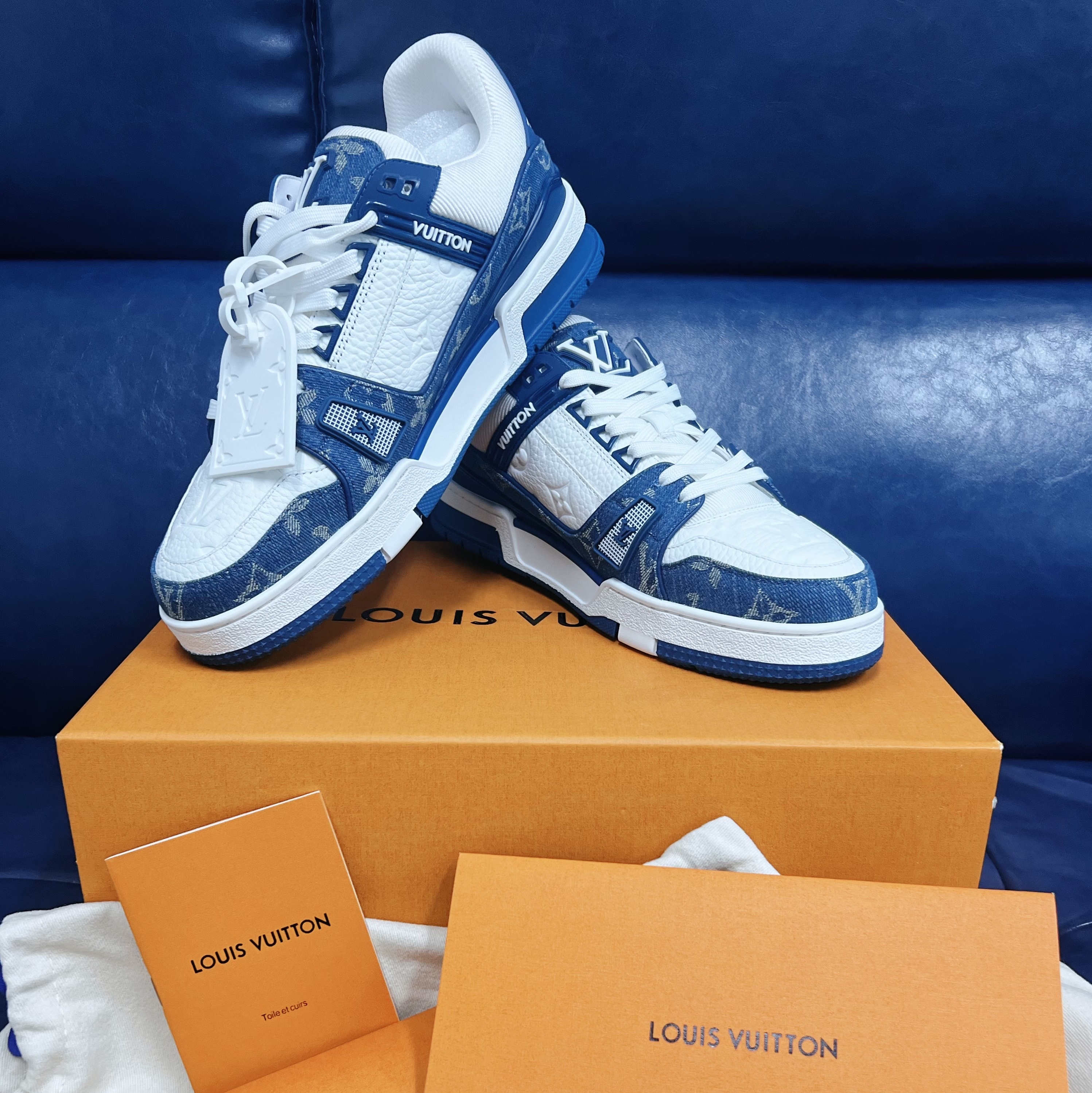 Louis Vuitton LV Trainer Sneakers Monogram Denim Blue 착용 스타일