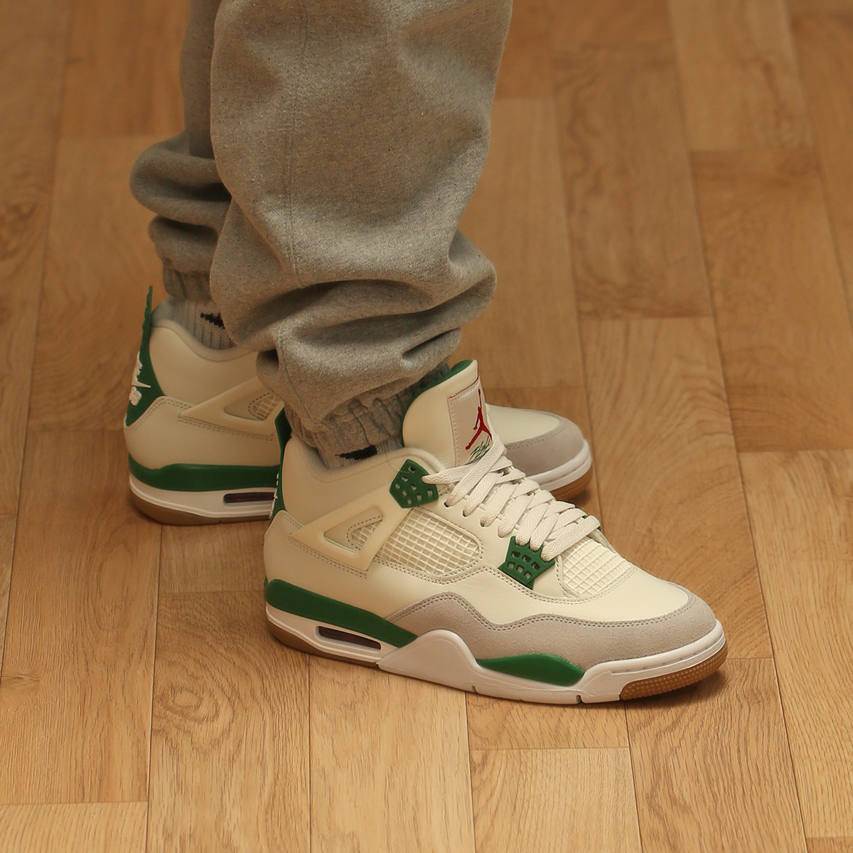 Jordan 4 x Nike SB Retro SP Pine Green 착용 스타일 - 1