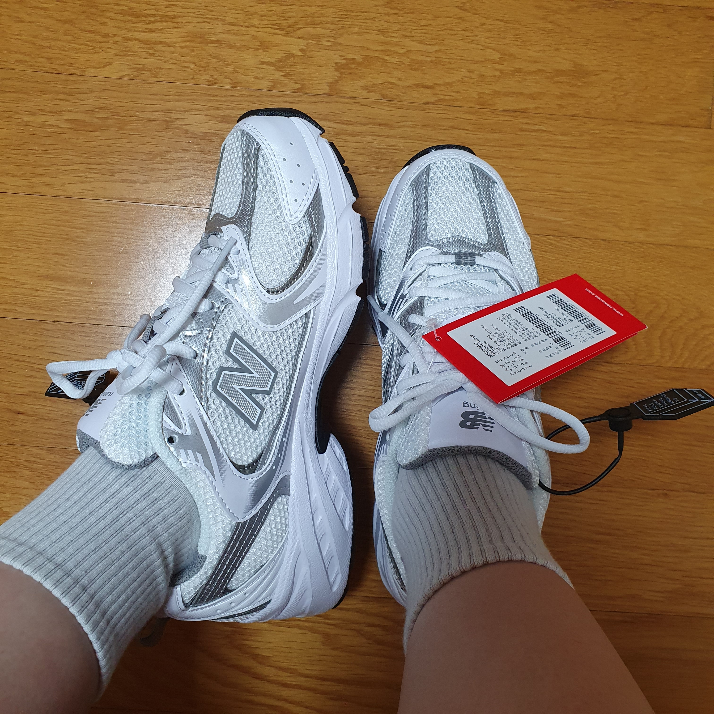 New Balance 530 White Silver 착용 스타일