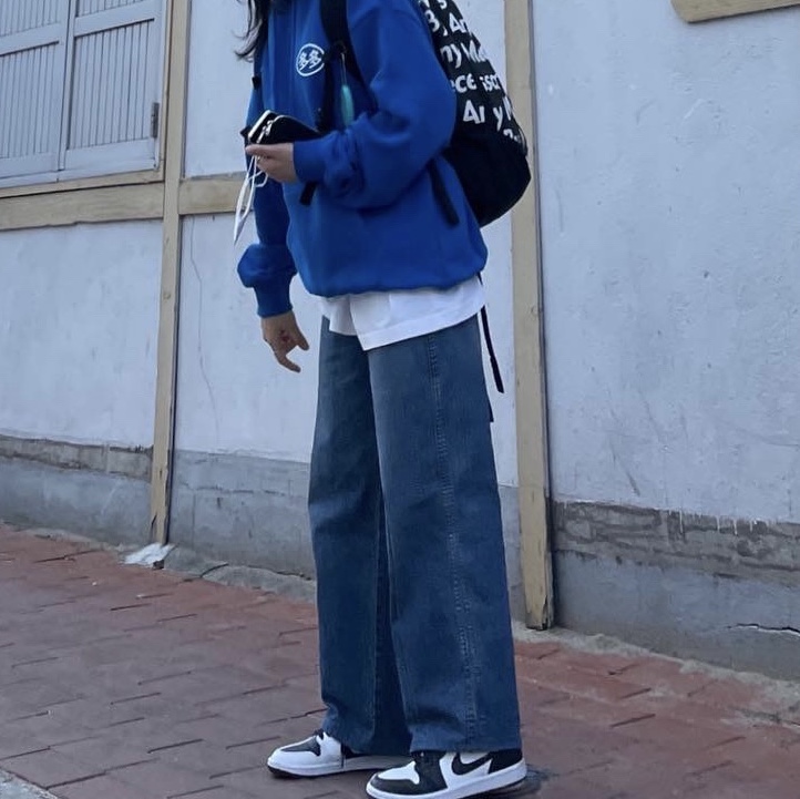 (W) Jordan 1 Mid SE Black White, Dada Logo Hoodie Blue 착용 스타일