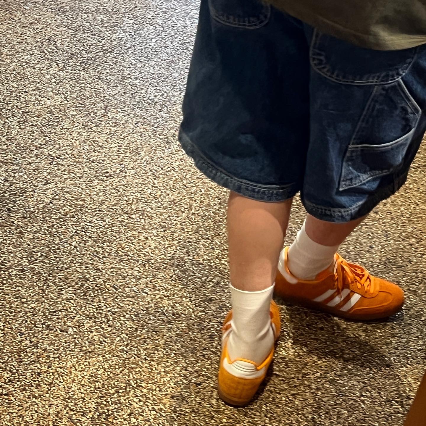 Adidas Samba OG Orange Rush 착용 스타일 - 2