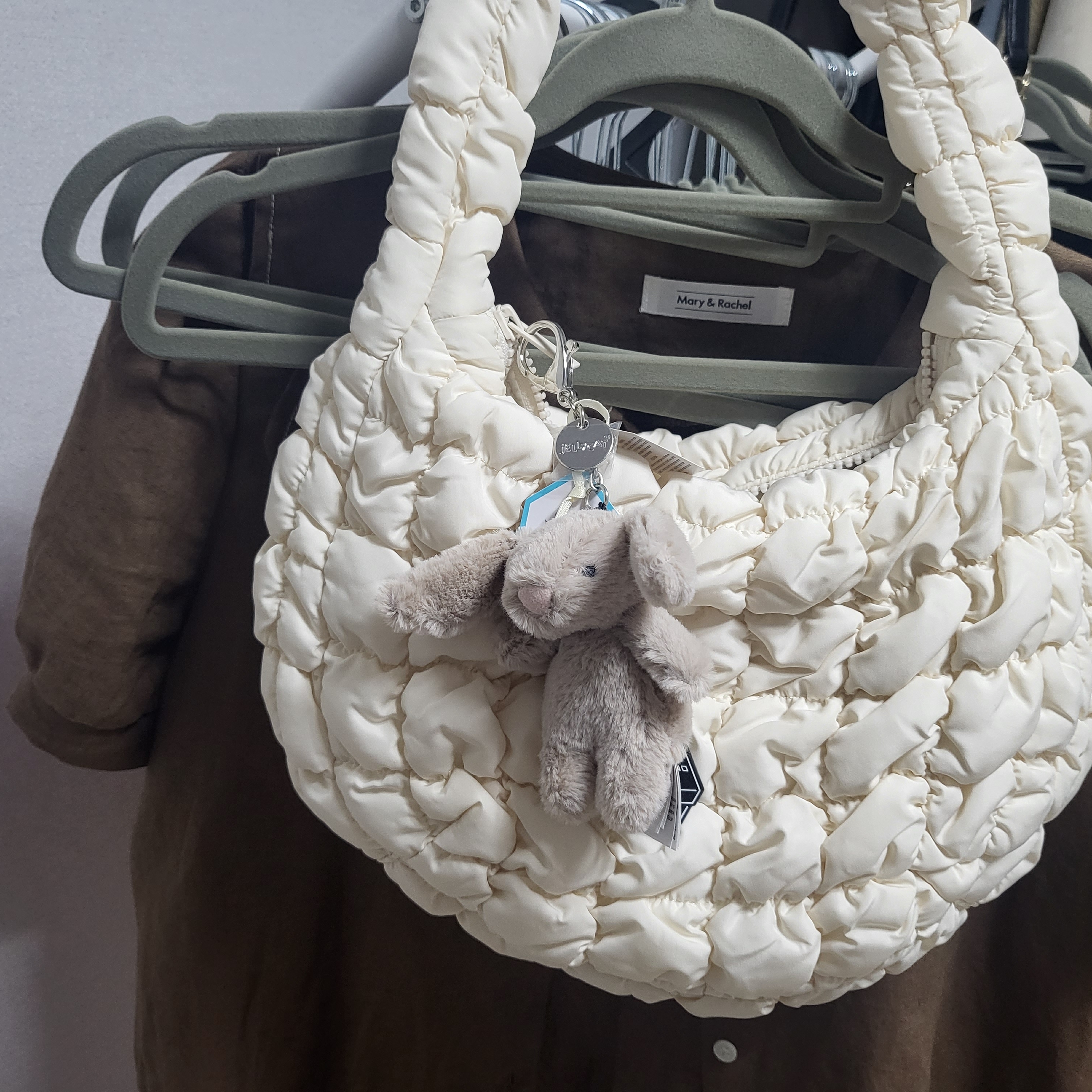 COS Quilted Mini Bag Cream 착용 스타일