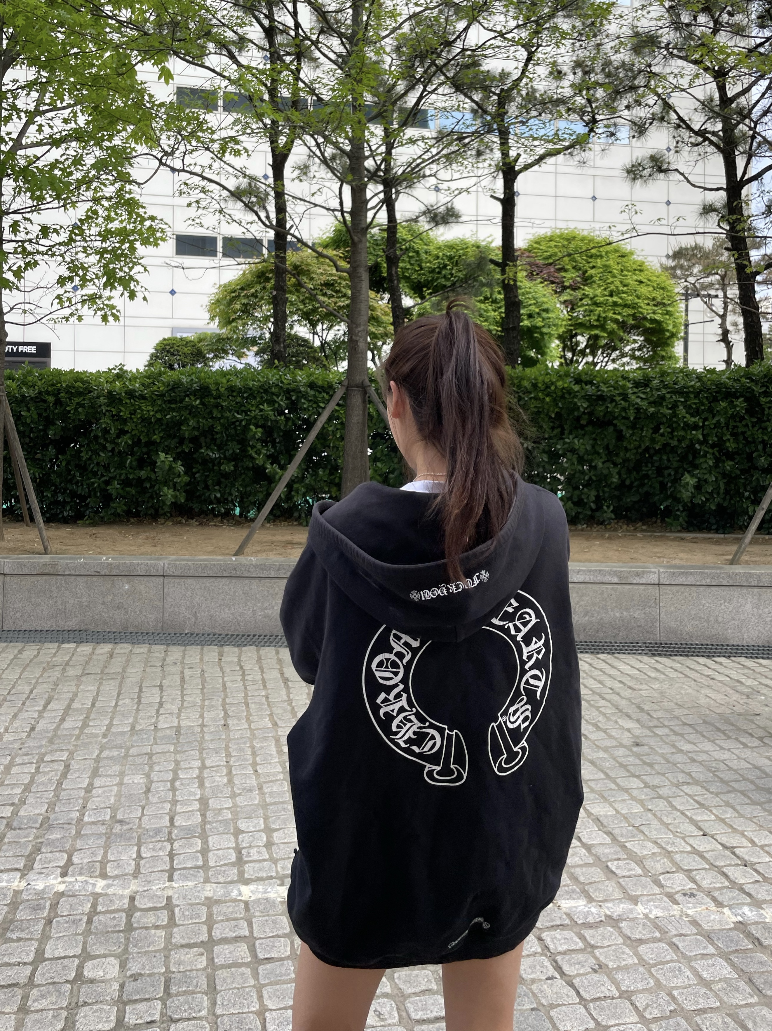 Chrome Hearts Horseshoe Floral Fleece Zip-Up Hoodie Black 착용 스타일