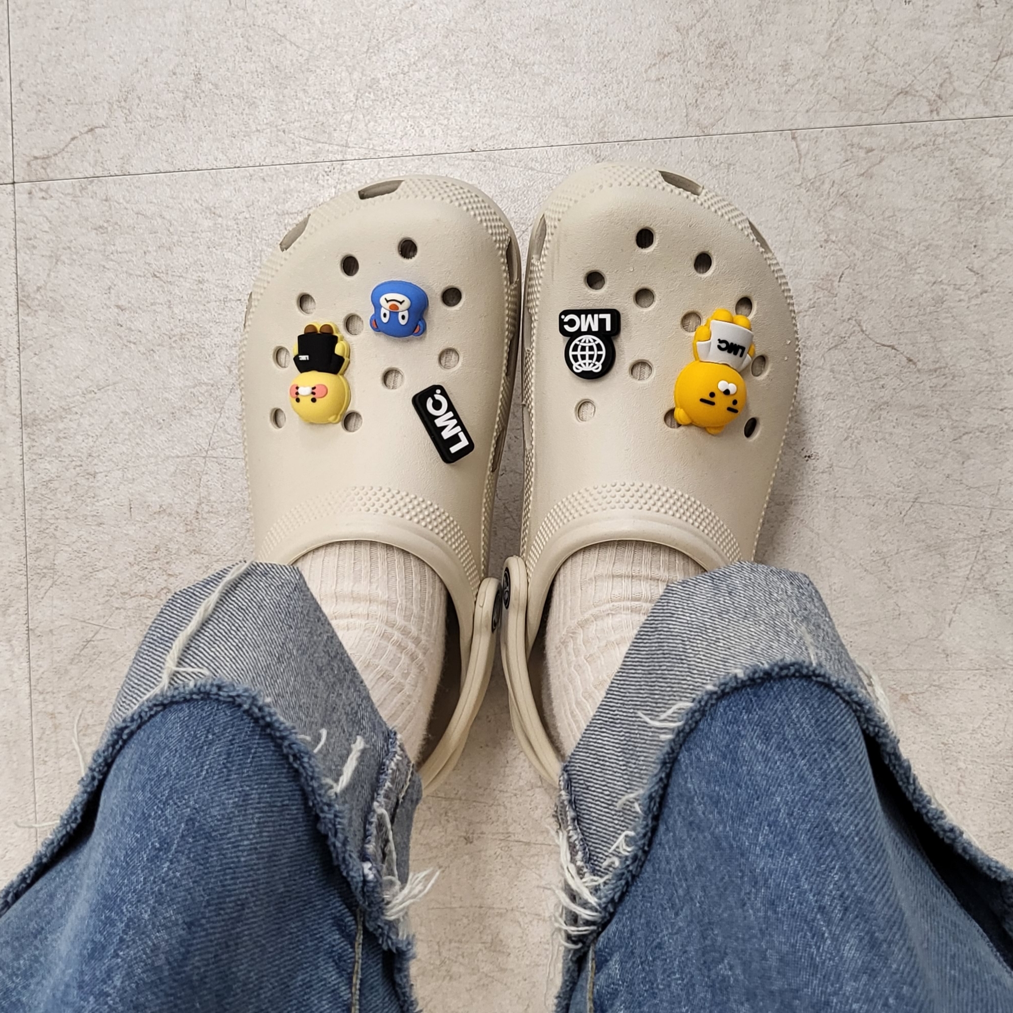Crocs Classic Clog Stucco 착용 스타일
