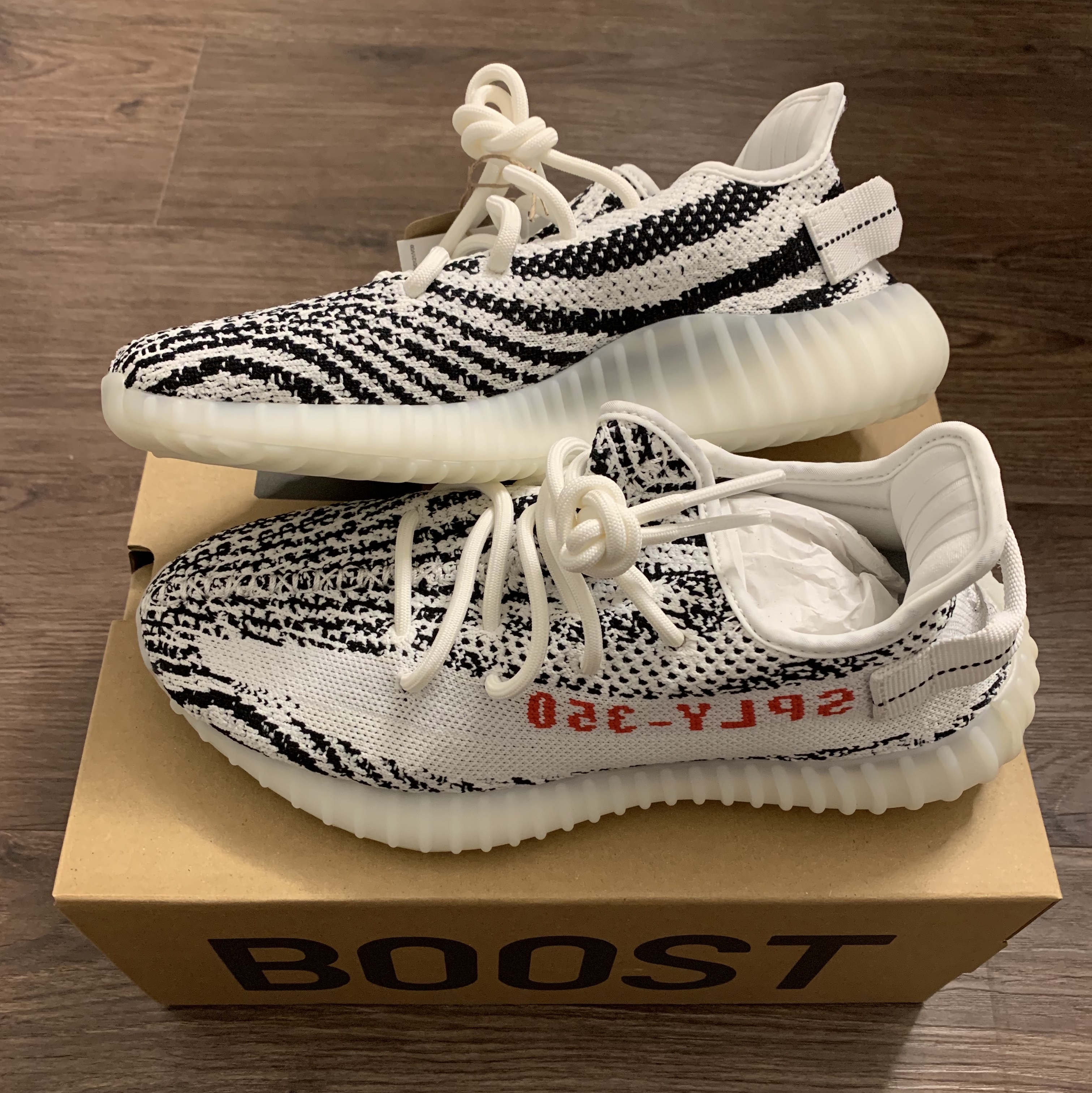 Adidas Yeezy Boost 350 V2 Zebra 2022/2023 착용 스타일
