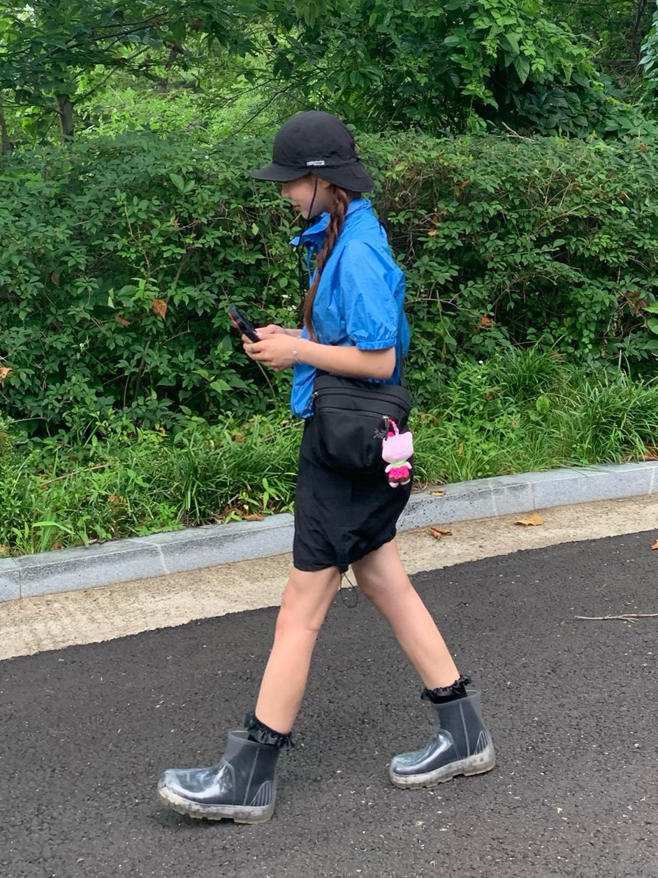 Arc'teryx Mantis 2 Waistpack Black, (W) UGG Drizlita Clear Boot Natural 착용 스타일