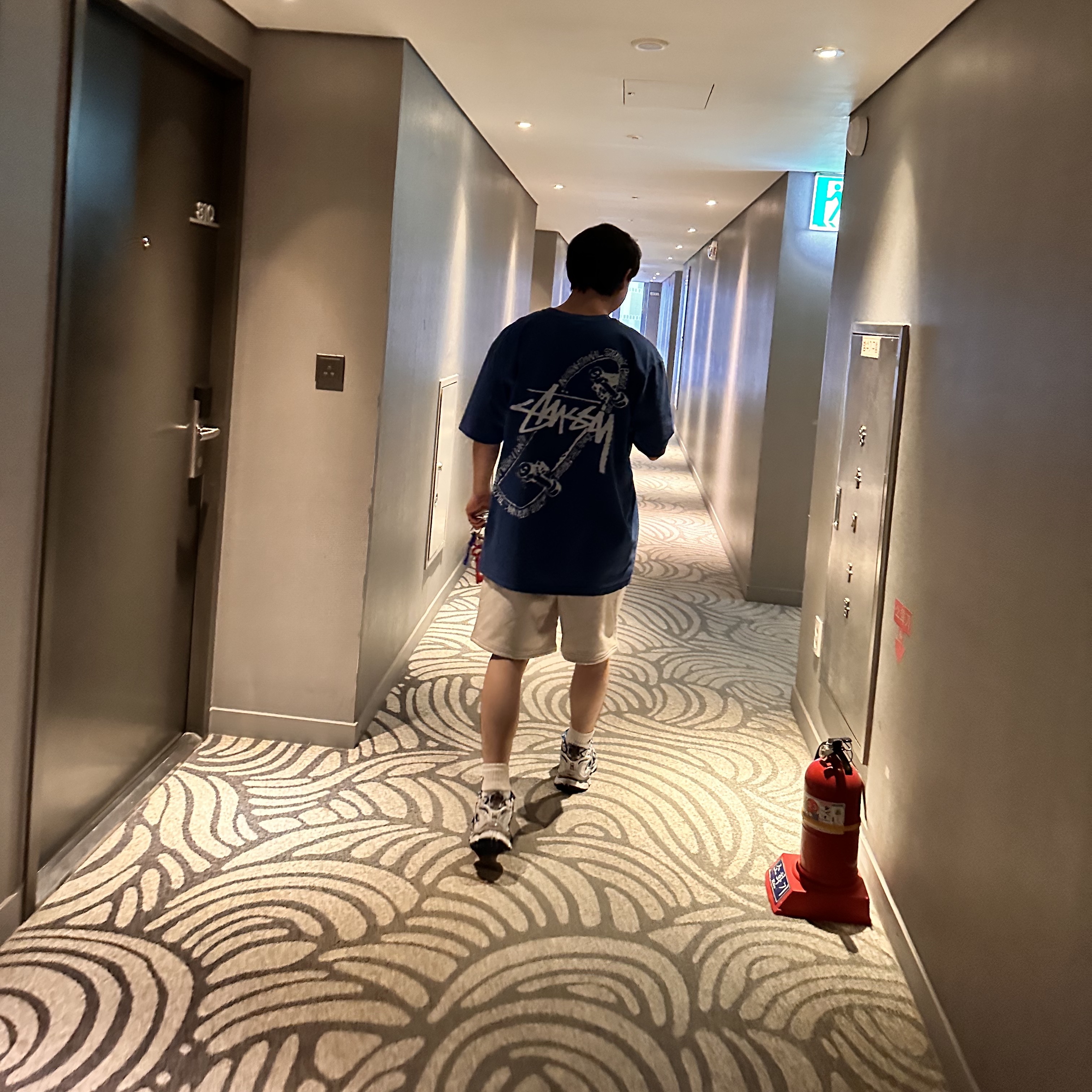 Stussy Skate Posse Pigment Dyed T-Shirt Blue, Nike NRG Solo Swoosh Fleece Shorts Phantom White - Asia 착용 스타일