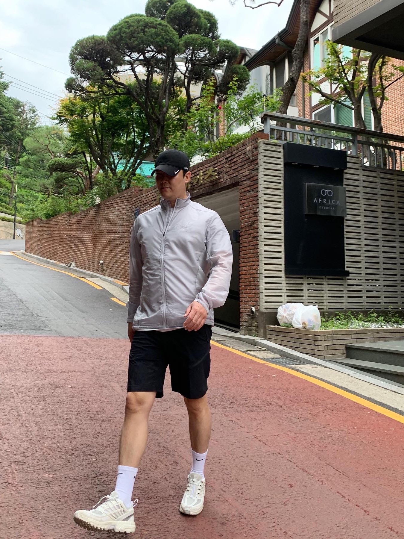Nike x Drake Nocta Golf Cap Black, Salomon ACS Pro ADV Vanilla Lunar Rock 착용 스타일 - 1
