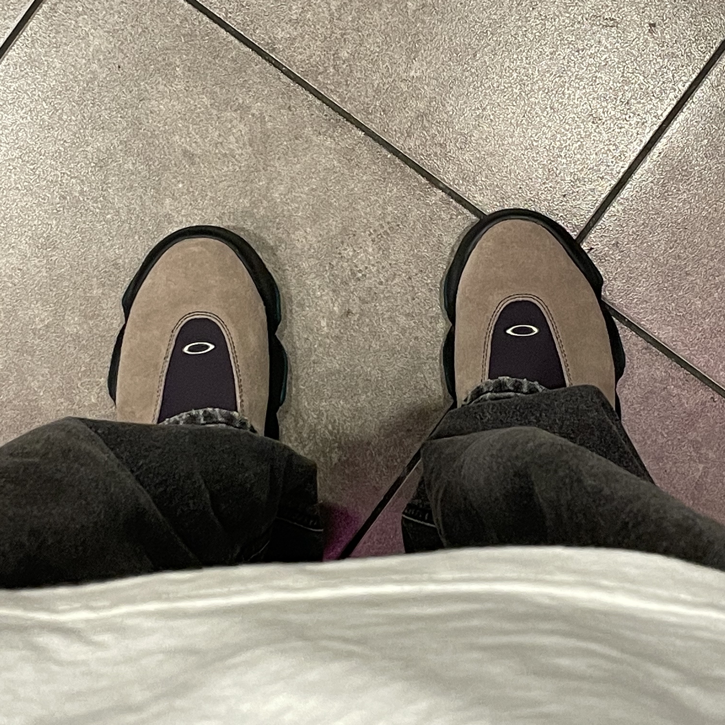 Oakley Factory Team x Brain Dead Suede Flesh Taupe 착용 스타일