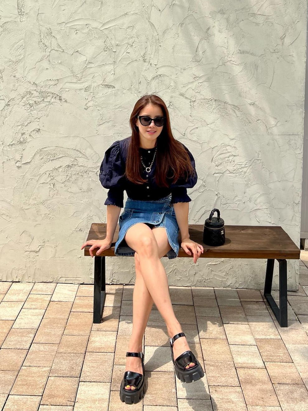 (W) Prada Monolith Brushed Leather Sandals Black 착용 스타일
