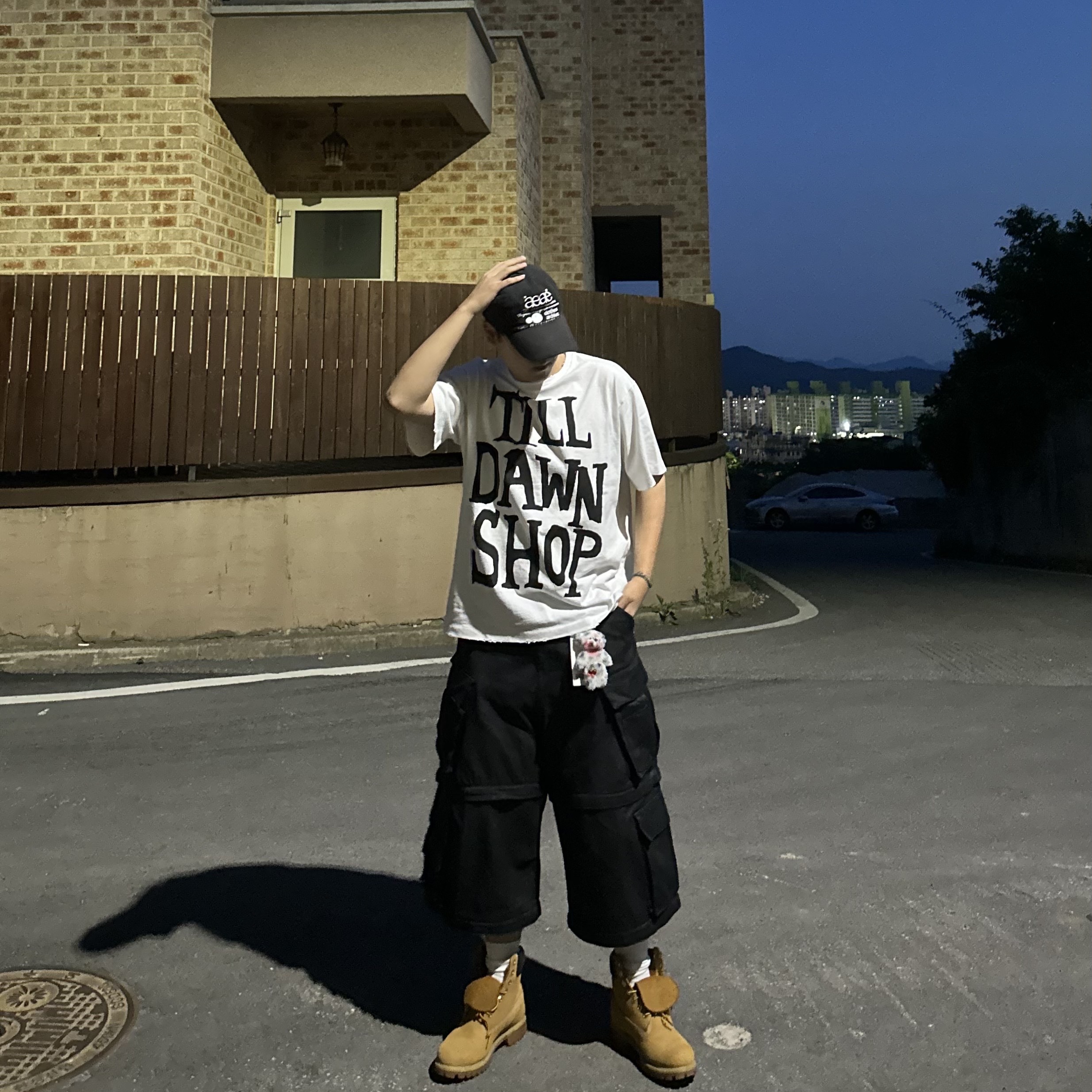 Project G/R Oversized Convertible Cargo Pants Coated Black 착용 스타일 - 4