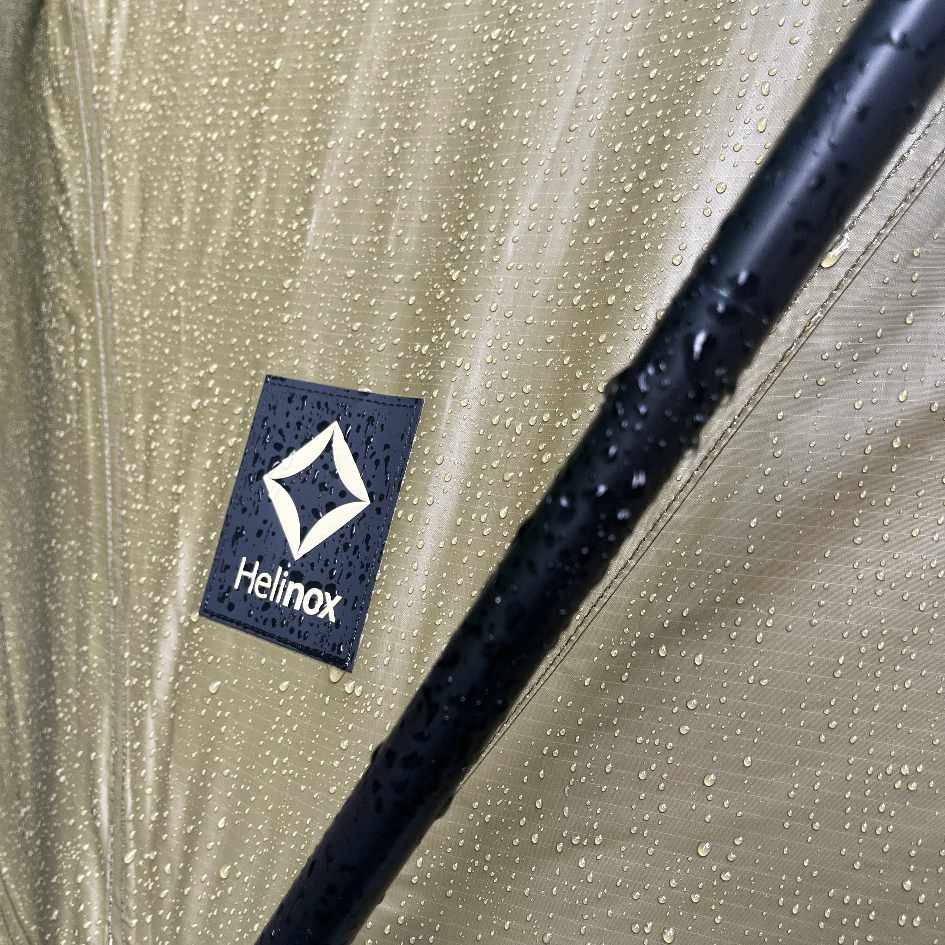 Helinox Tactical V-Tarp 4.0 R1 Coyote Tan 착용 스타일 - 2