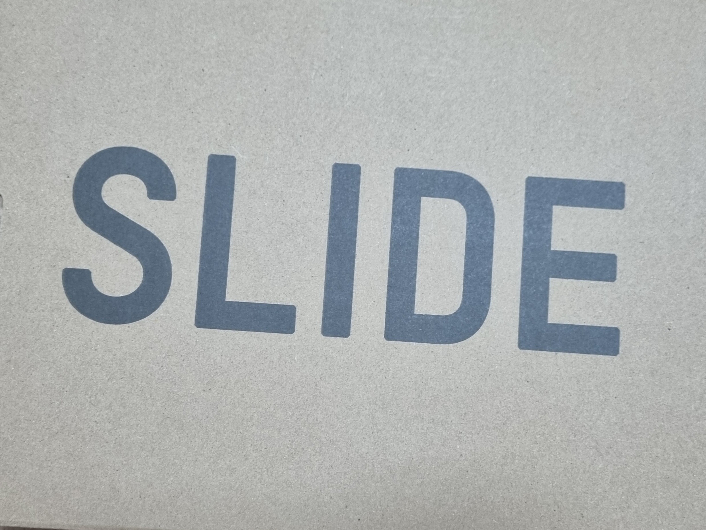 Adidas Yeezy Slide Bone 2022/2023 착용 스타일 - 3