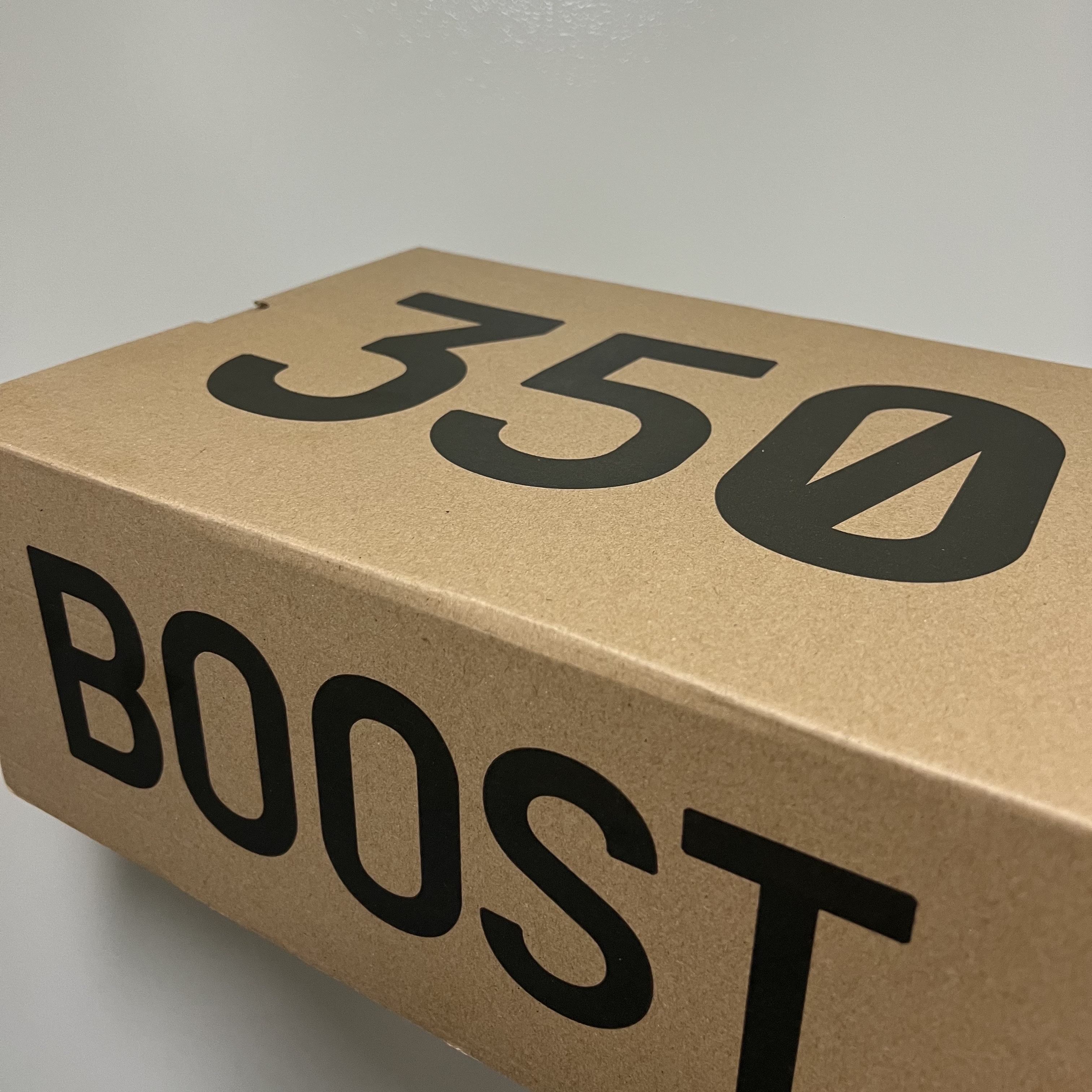 Adidas Yeezy Boost 350 V2 Onyx 착용 스타일 - 3