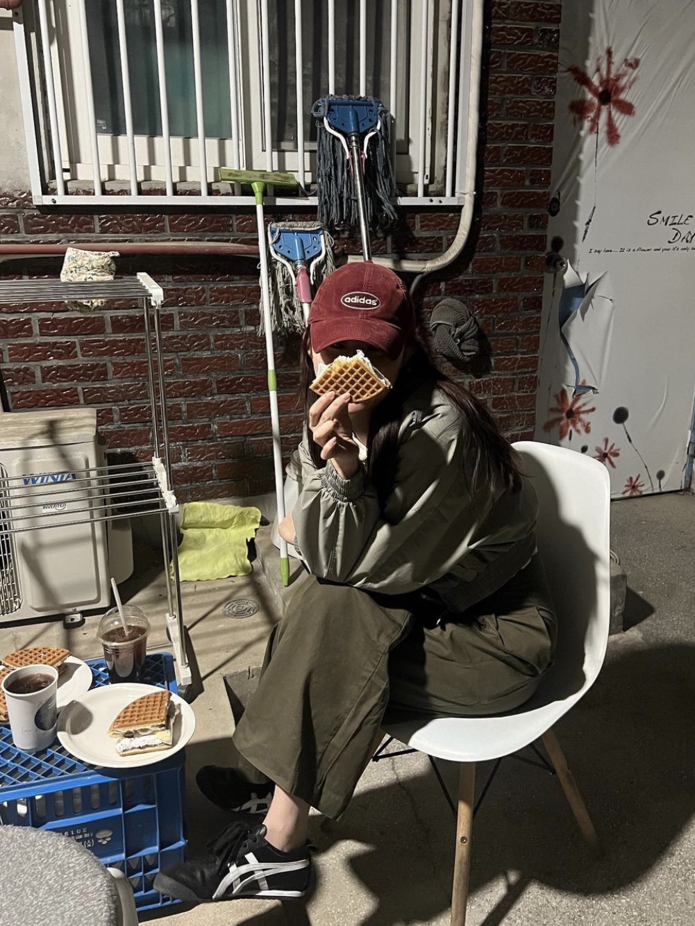 오니츠카 타이거 멕시코 66 블랙 화이트 착용 스타일 - 2