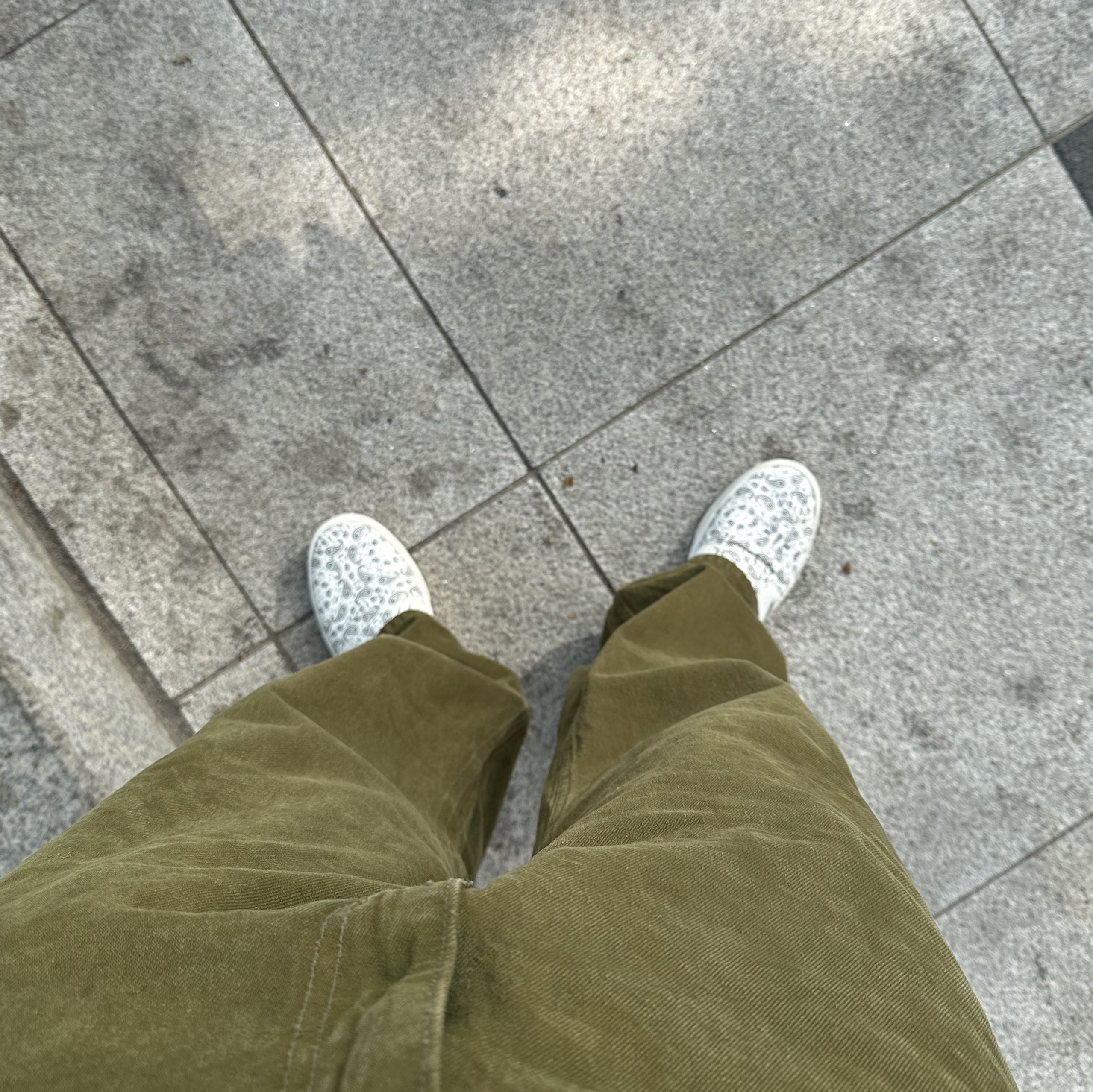 Vans ComfyCush One Bandana Marshmallow White 착용 스타일