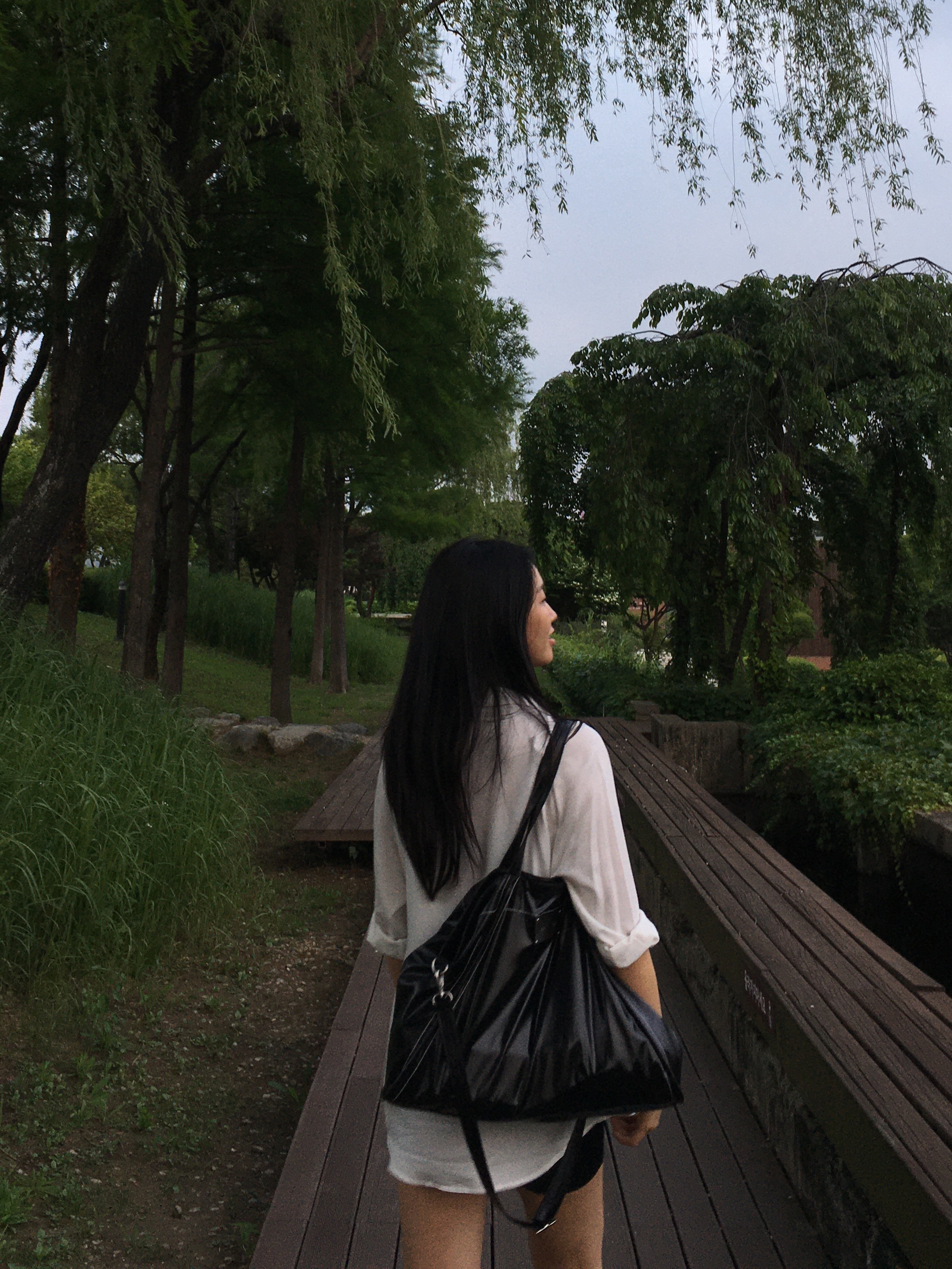 Matin Kim Big Coating Tote Bag Black, (W) Bohemian Seoul Open Collar String Shirt Ivory 착용 스타일 - 3