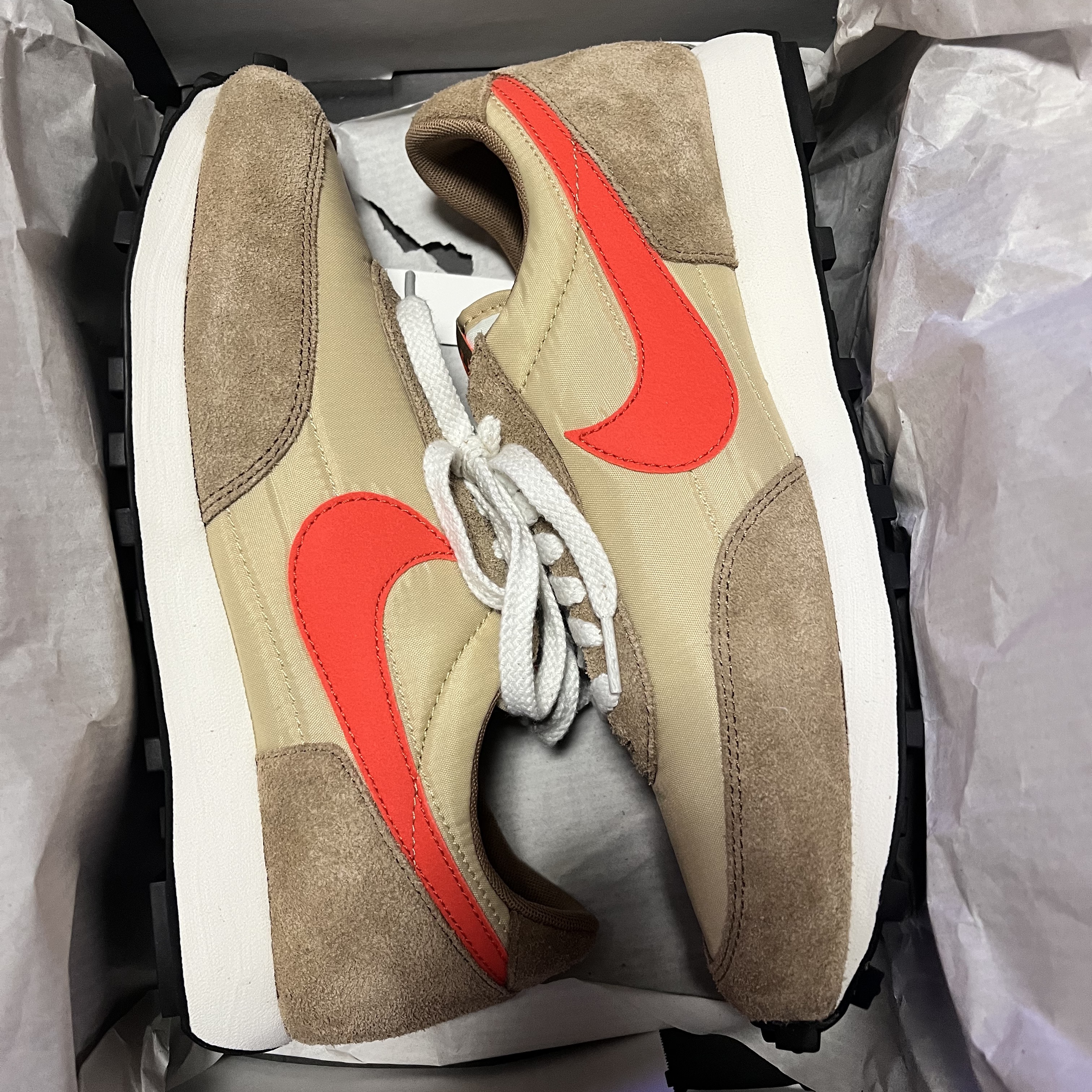 Nike Daybreak SP Vegas Gold College Orange 착용 스타일