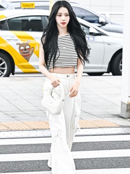 Prada Soft Padded Nappa Leather Mini Bag White 착용 스타일